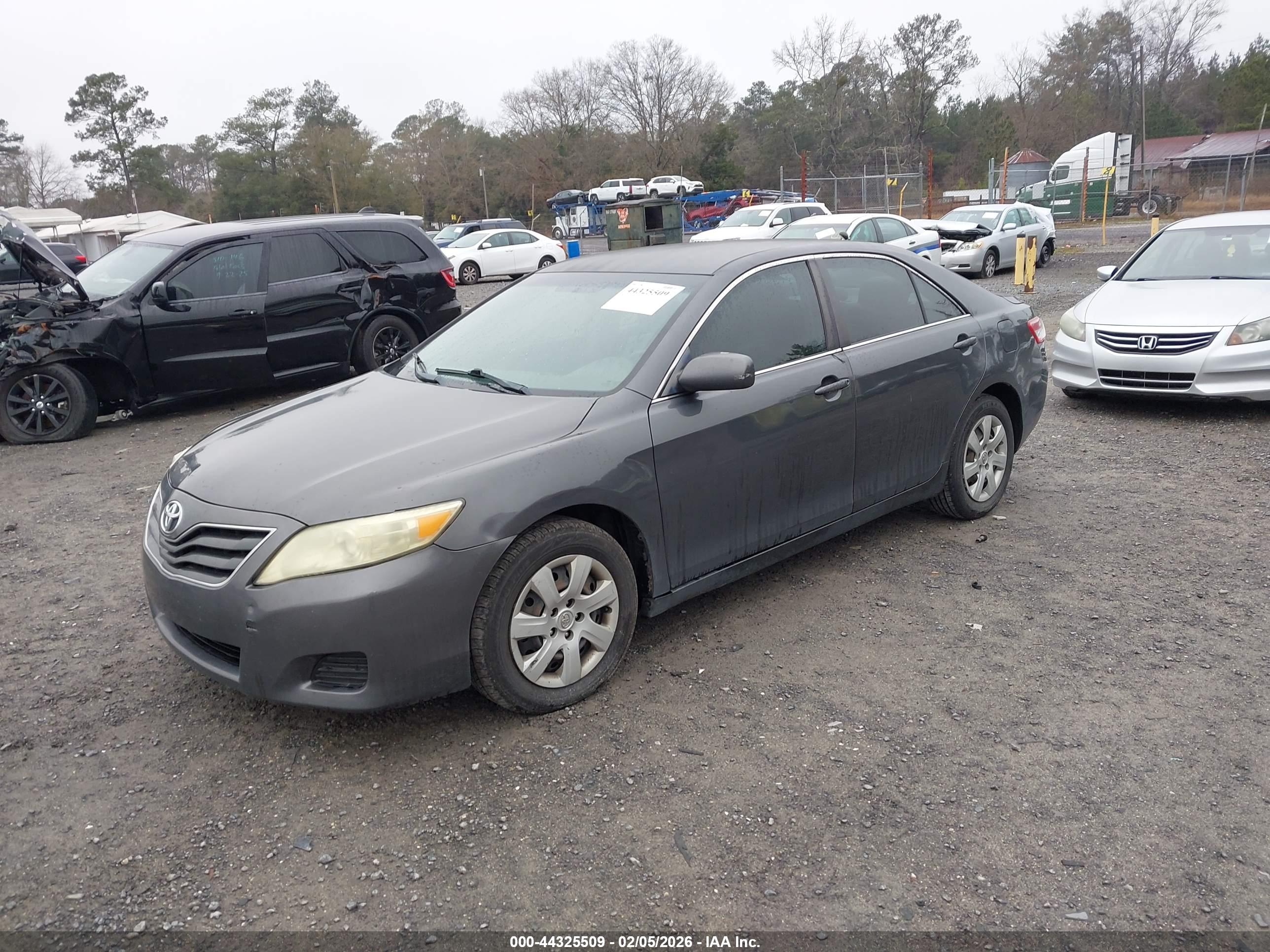 TOYOTA CAMRY image 2