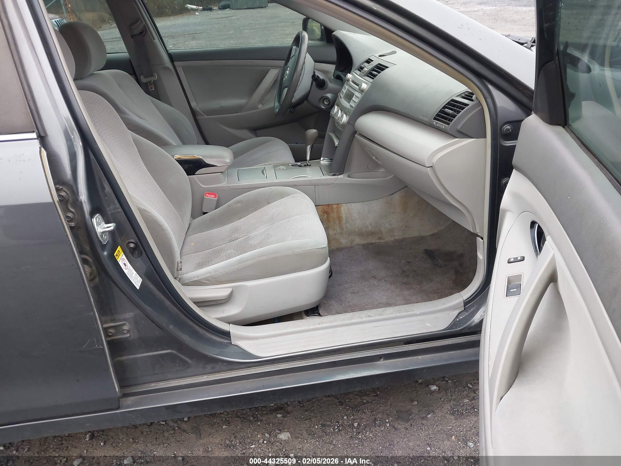 TOYOTA CAMRY image 5