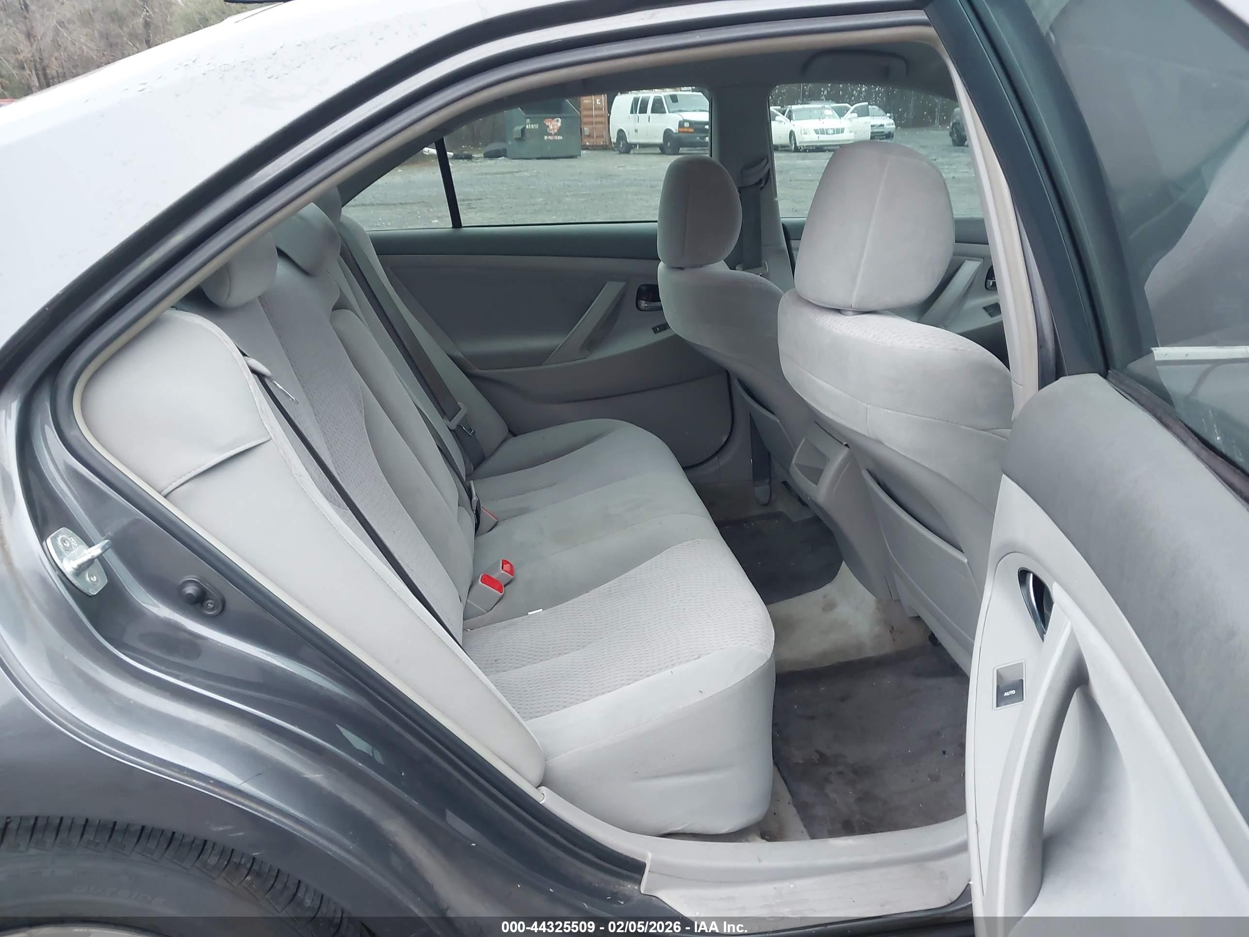 TOYOTA CAMRY image 8