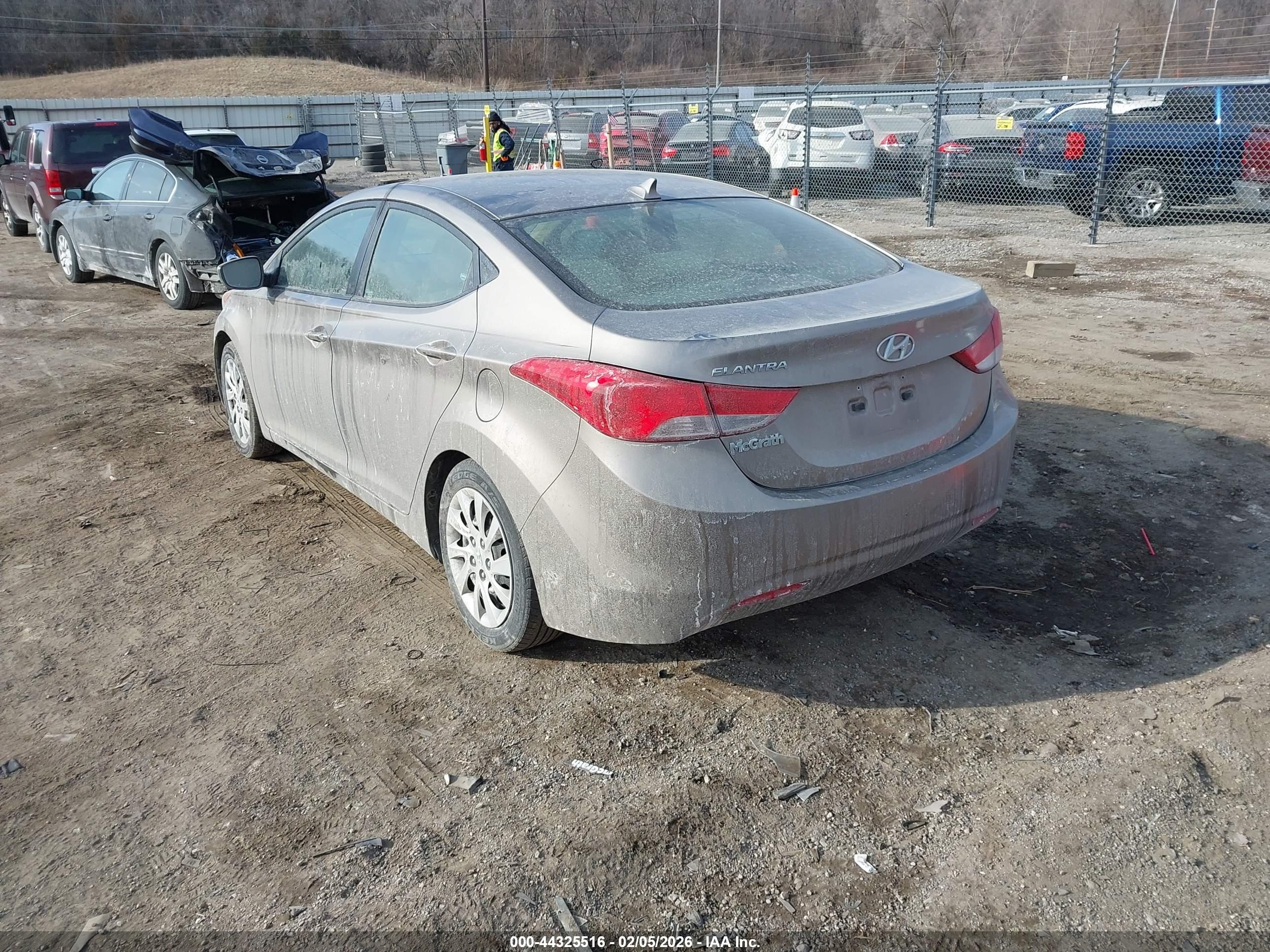 HYUNDAI ELANTRA image 3