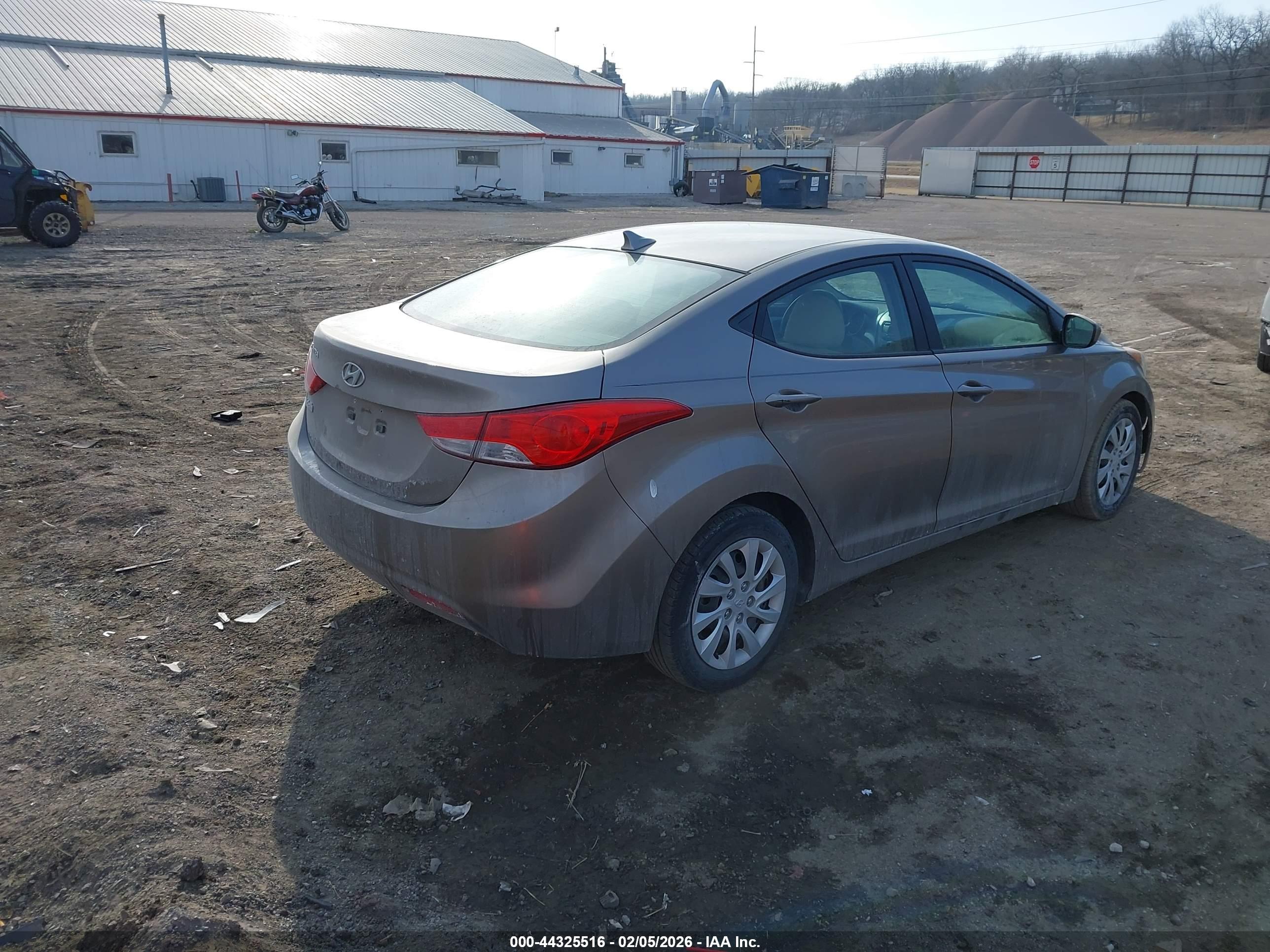 HYUNDAI ELANTRA image 4