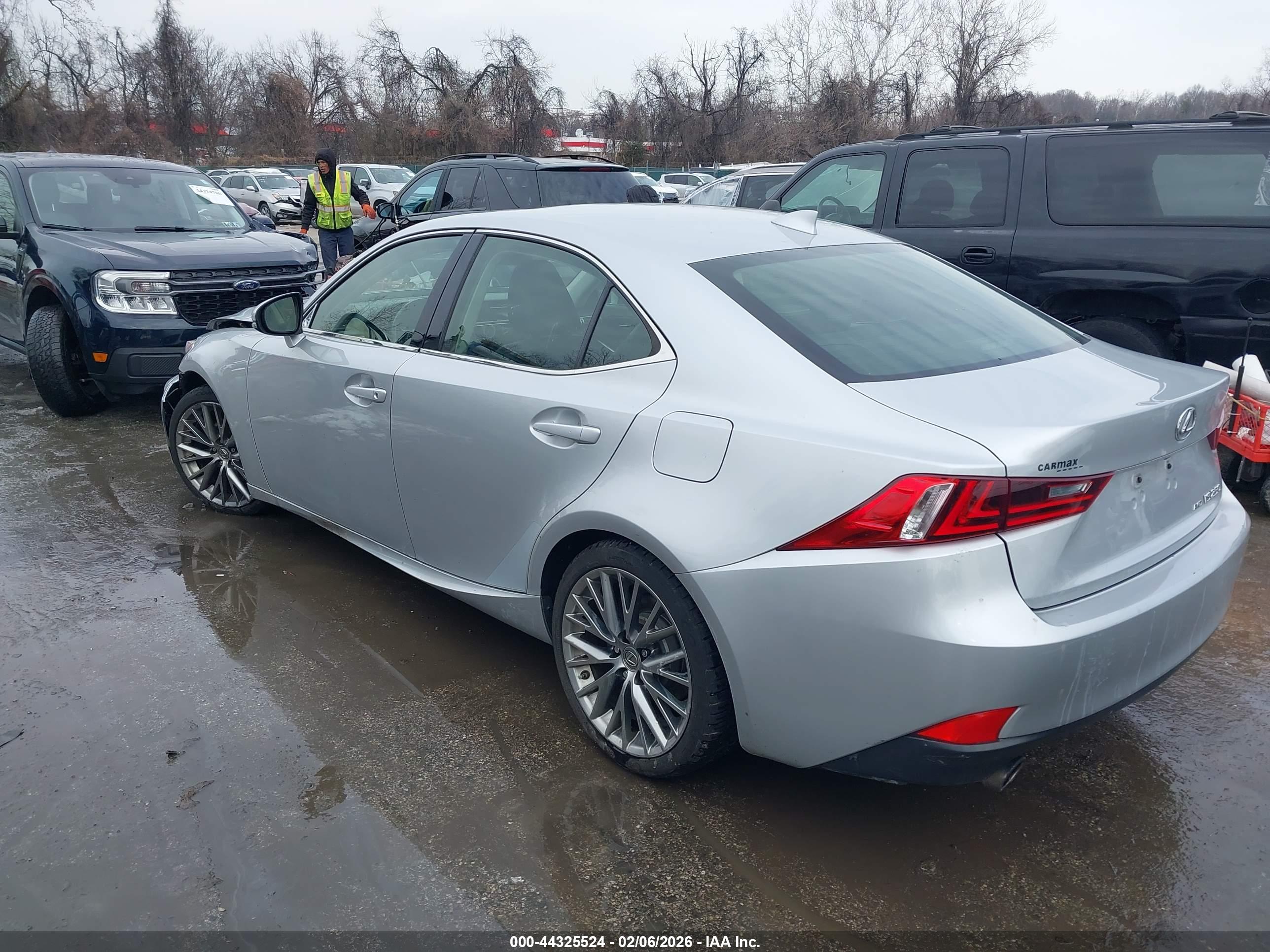 LEXUS IS image 3