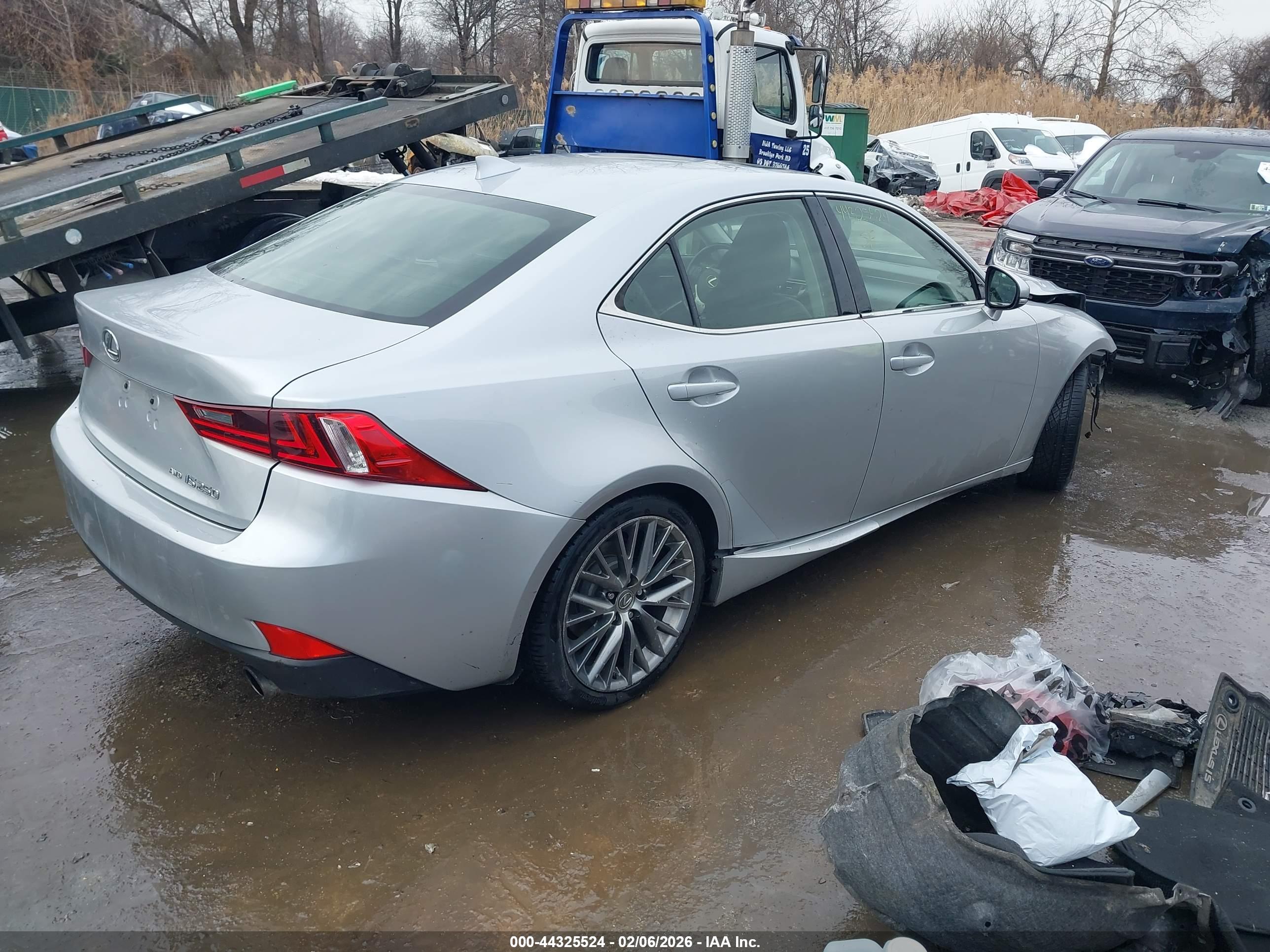 LEXUS IS image 4