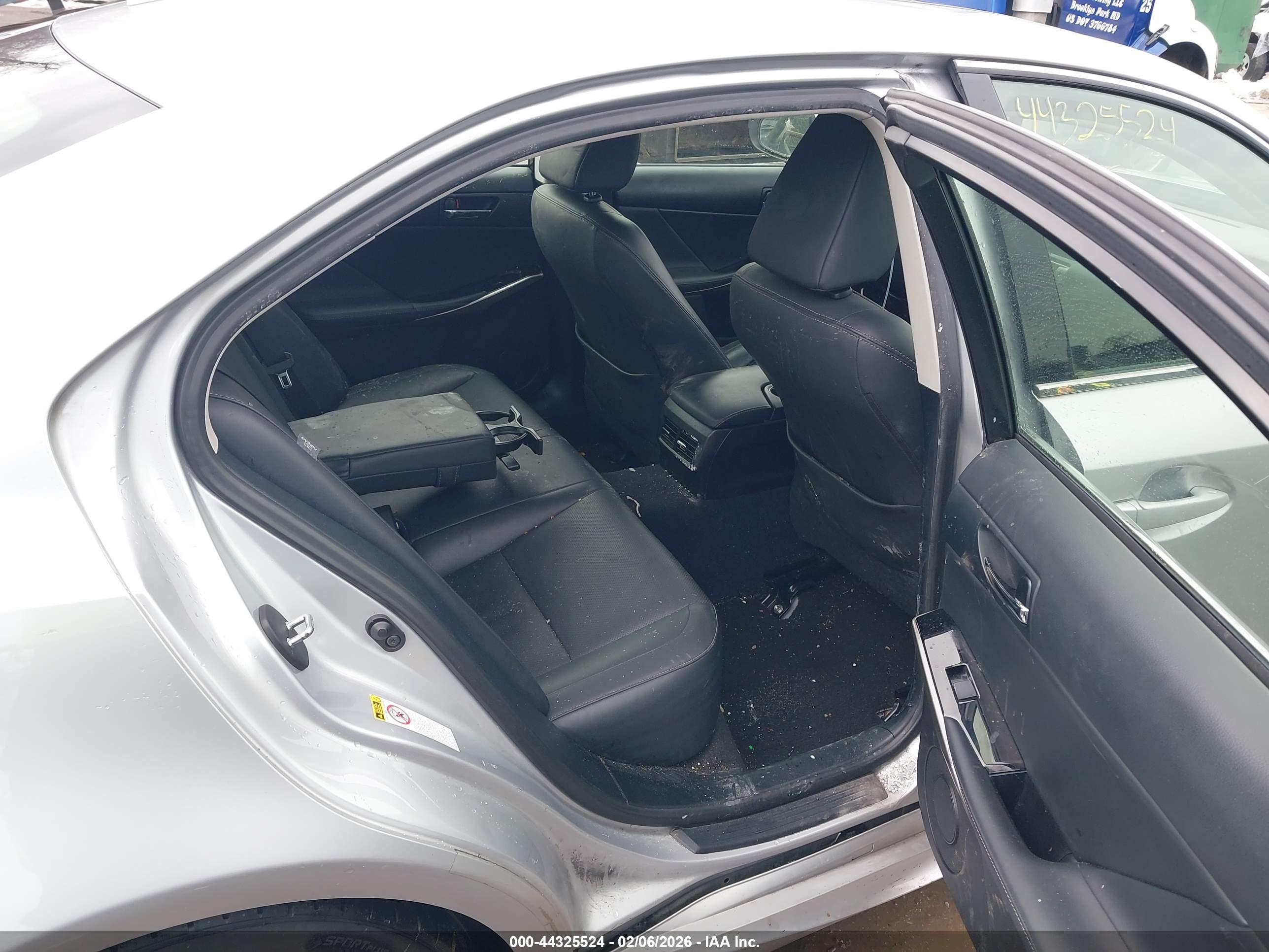 LEXUS IS image 8