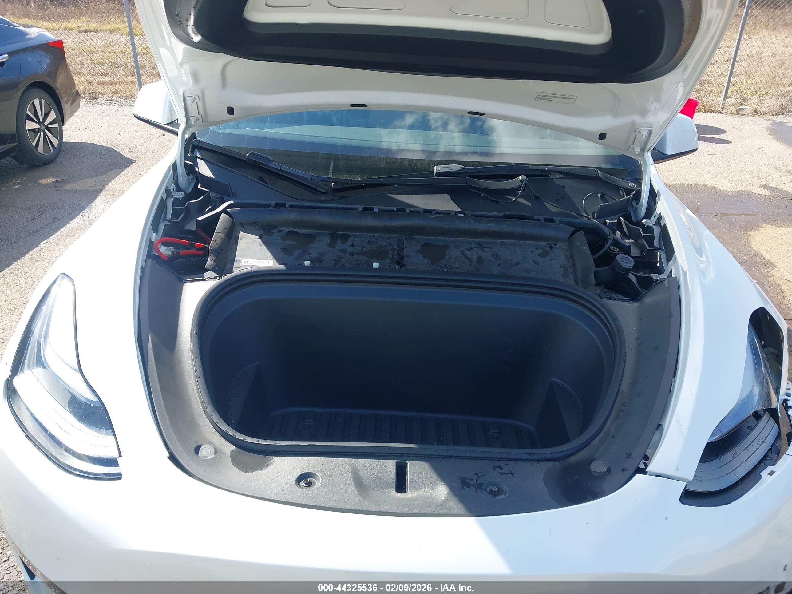 TESLA MODEL image 10