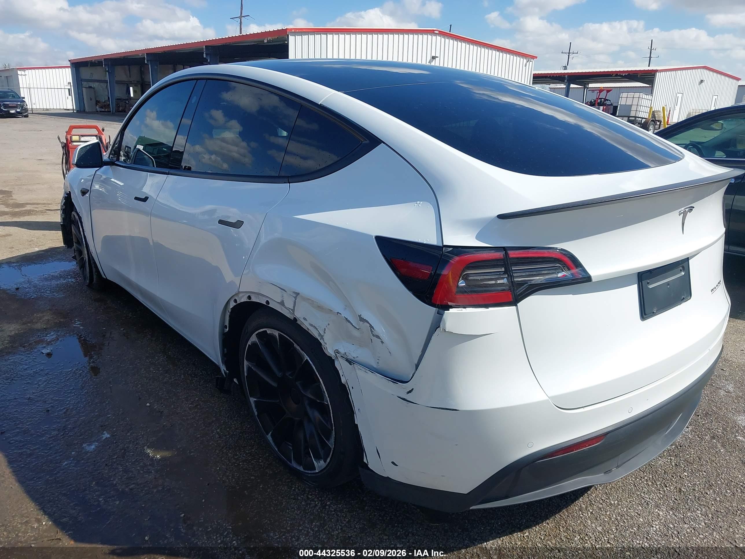 TESLA MODEL image 3