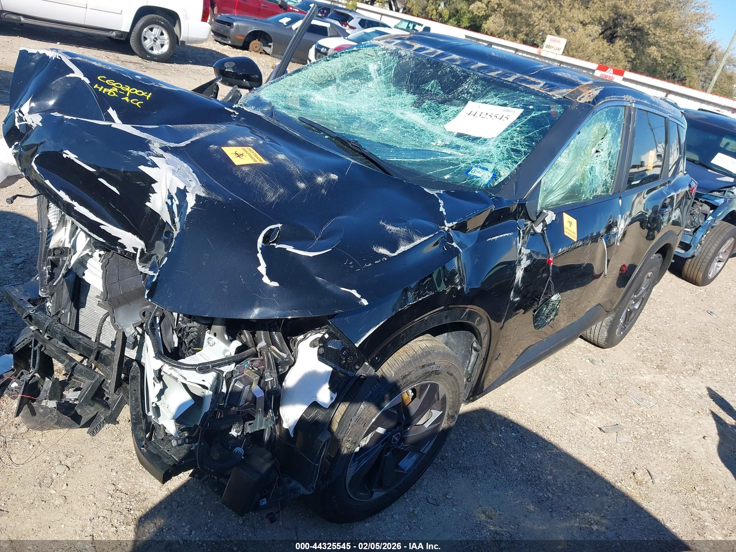 NISSAN ROGUE image 2