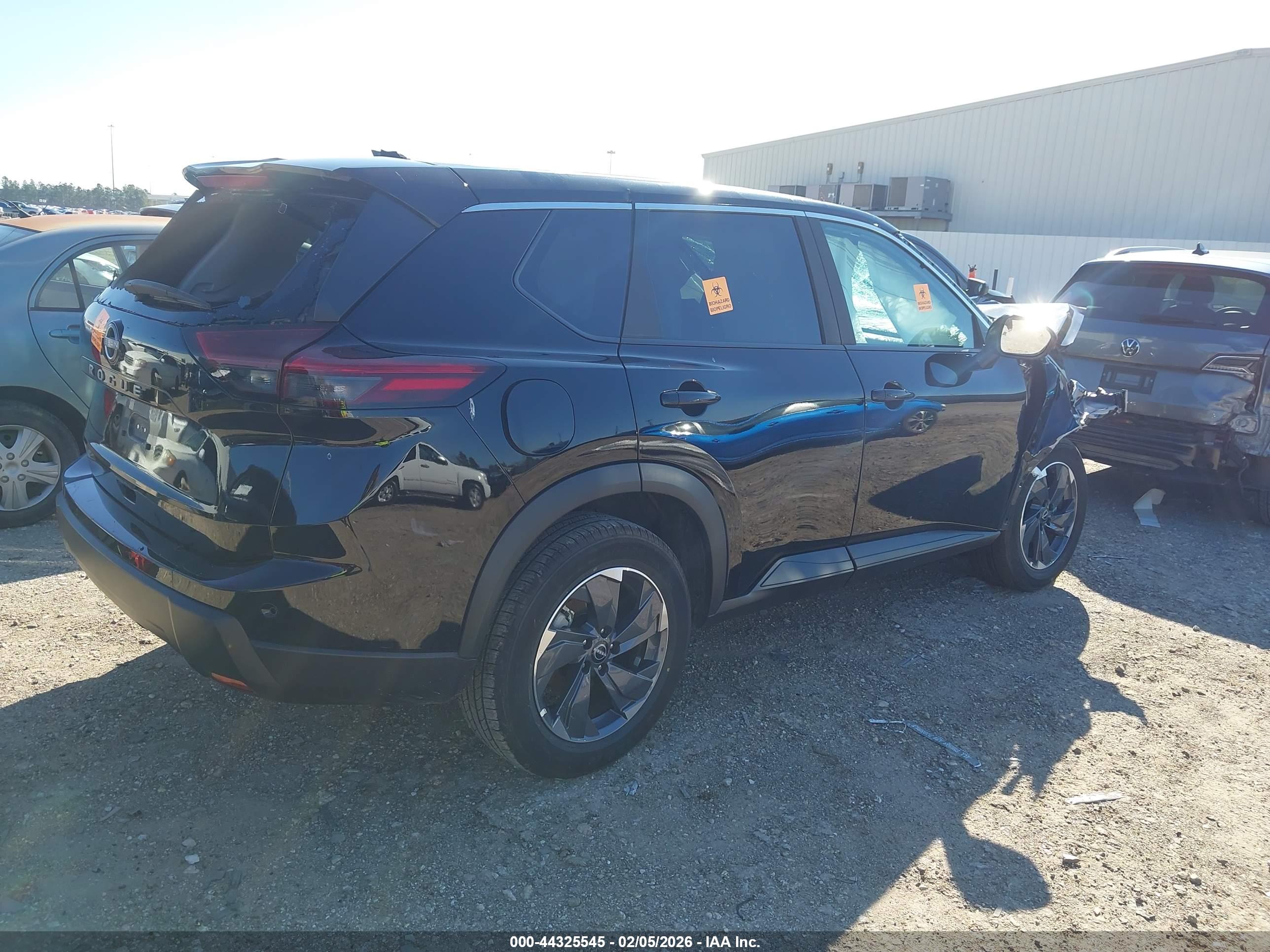 NISSAN ROGUE image 4