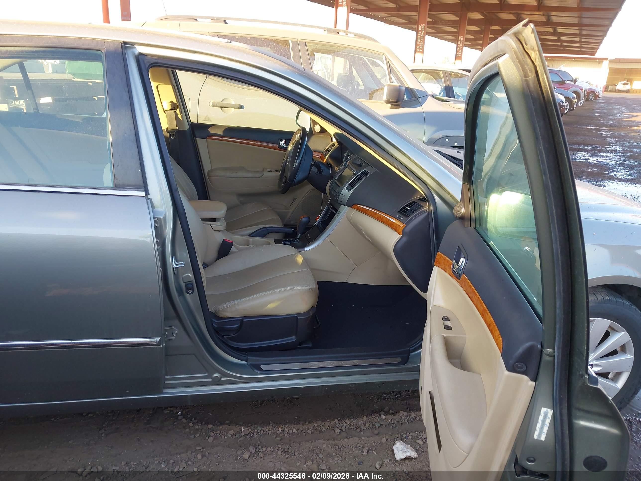 HYUNDAI SONATA image 5