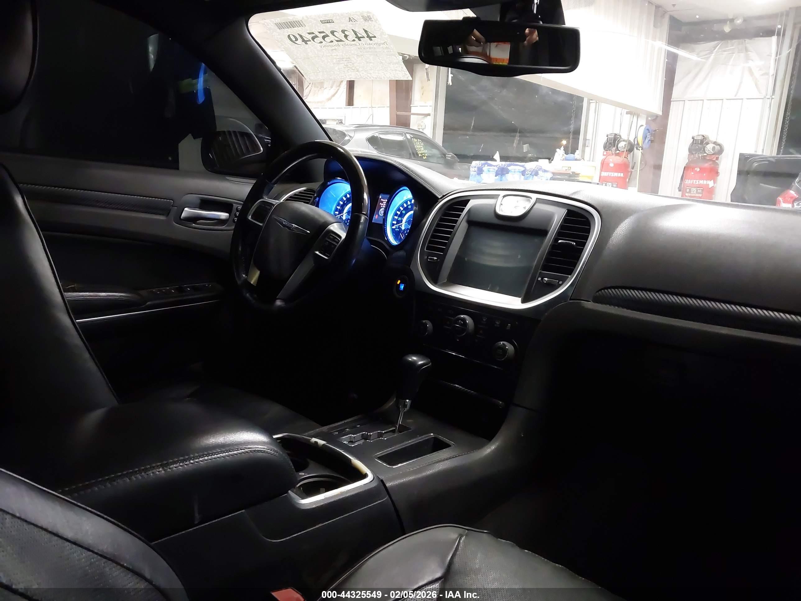 CHRYSLER 300C image 5