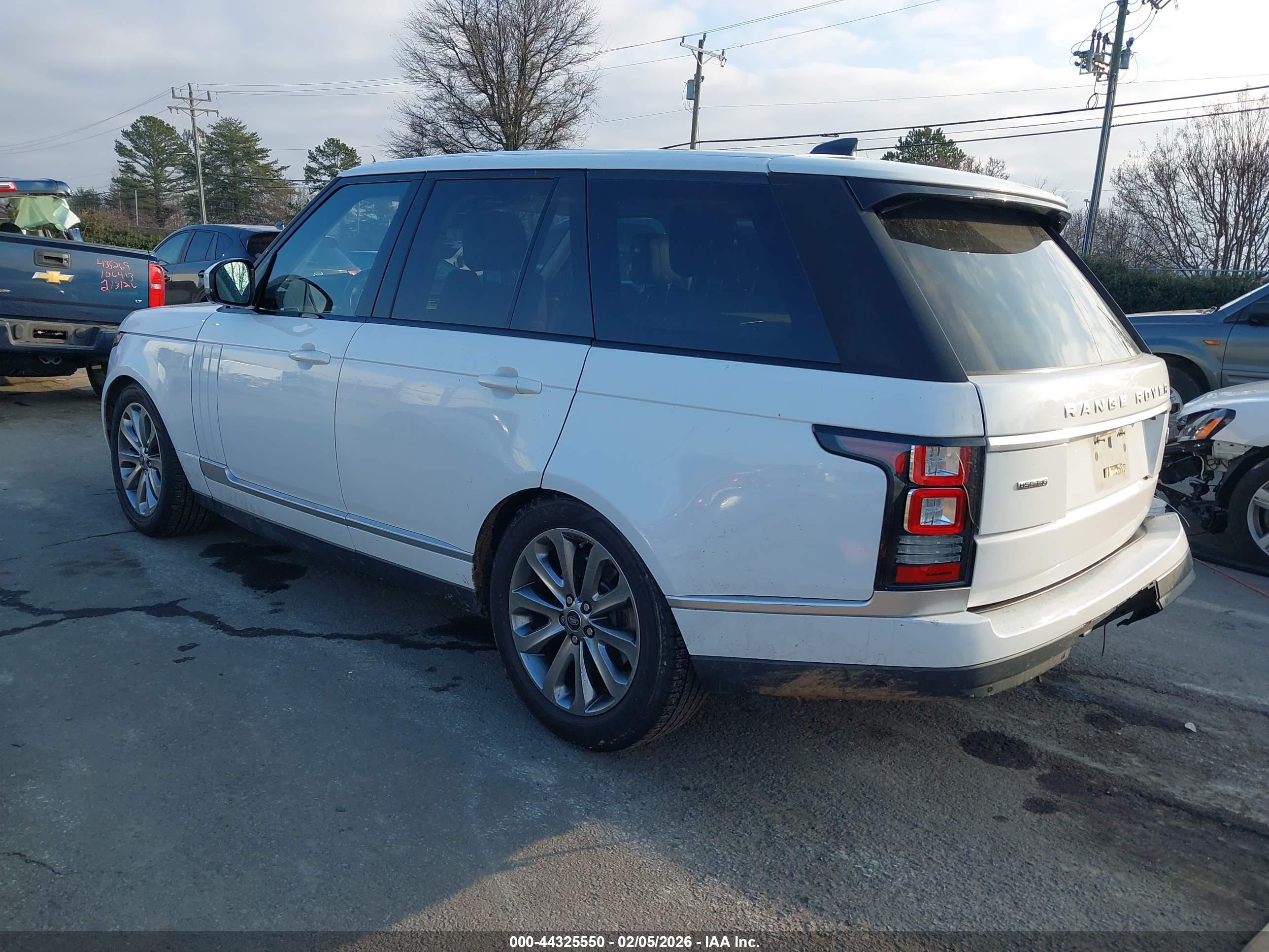 LAND ROVER image 3