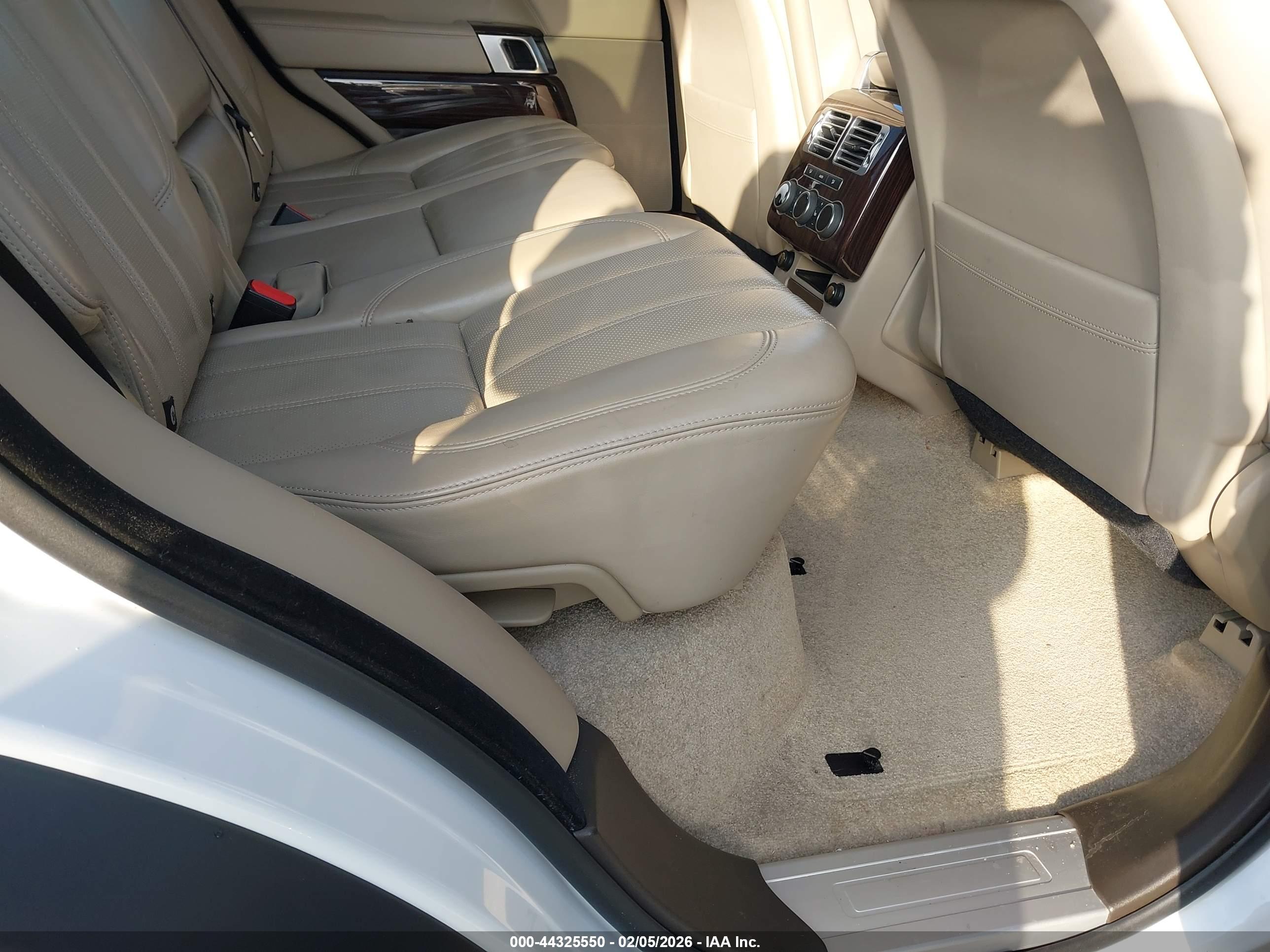 LAND ROVER image 8