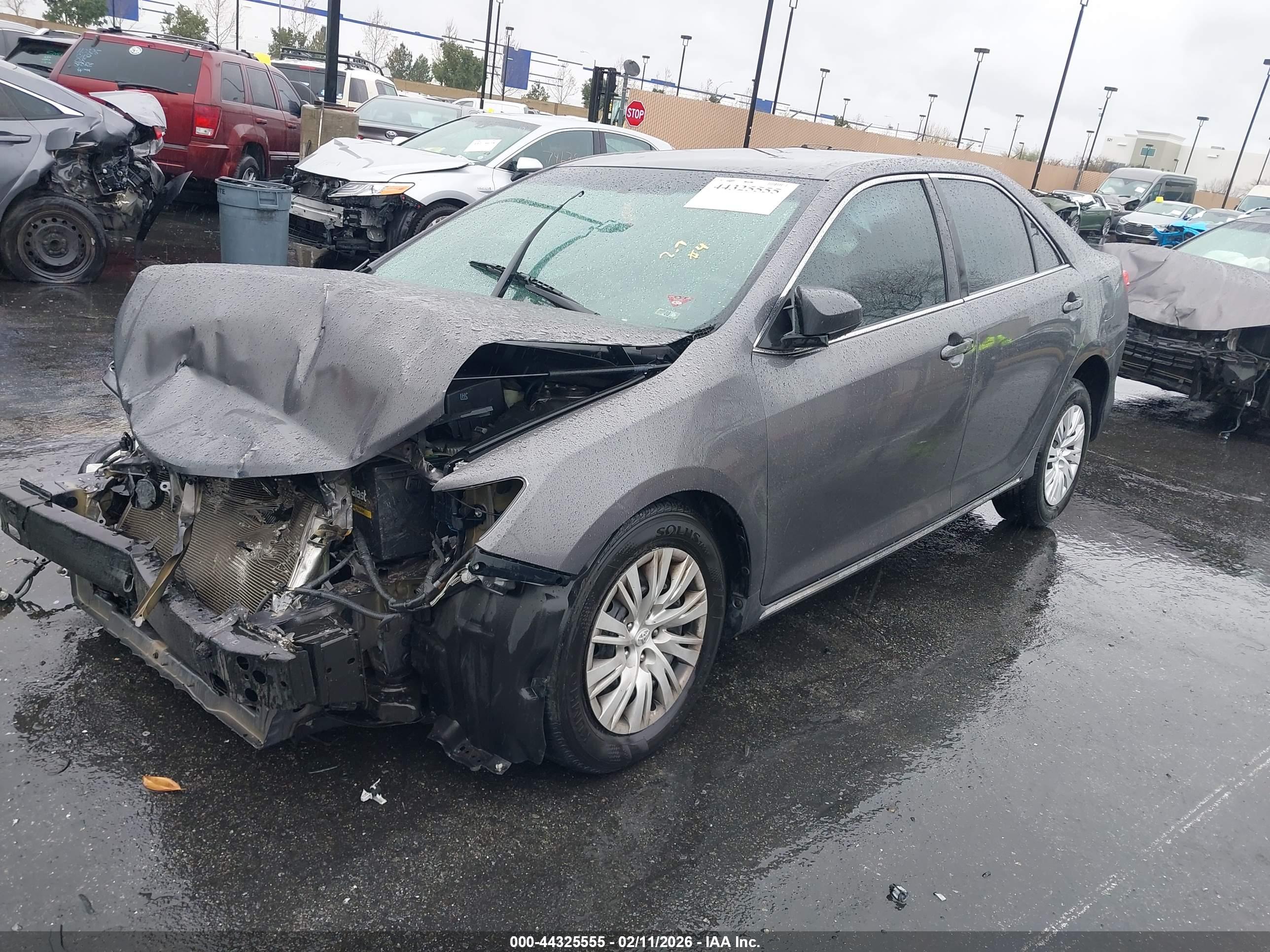 TOYOTA CAMRY image 2