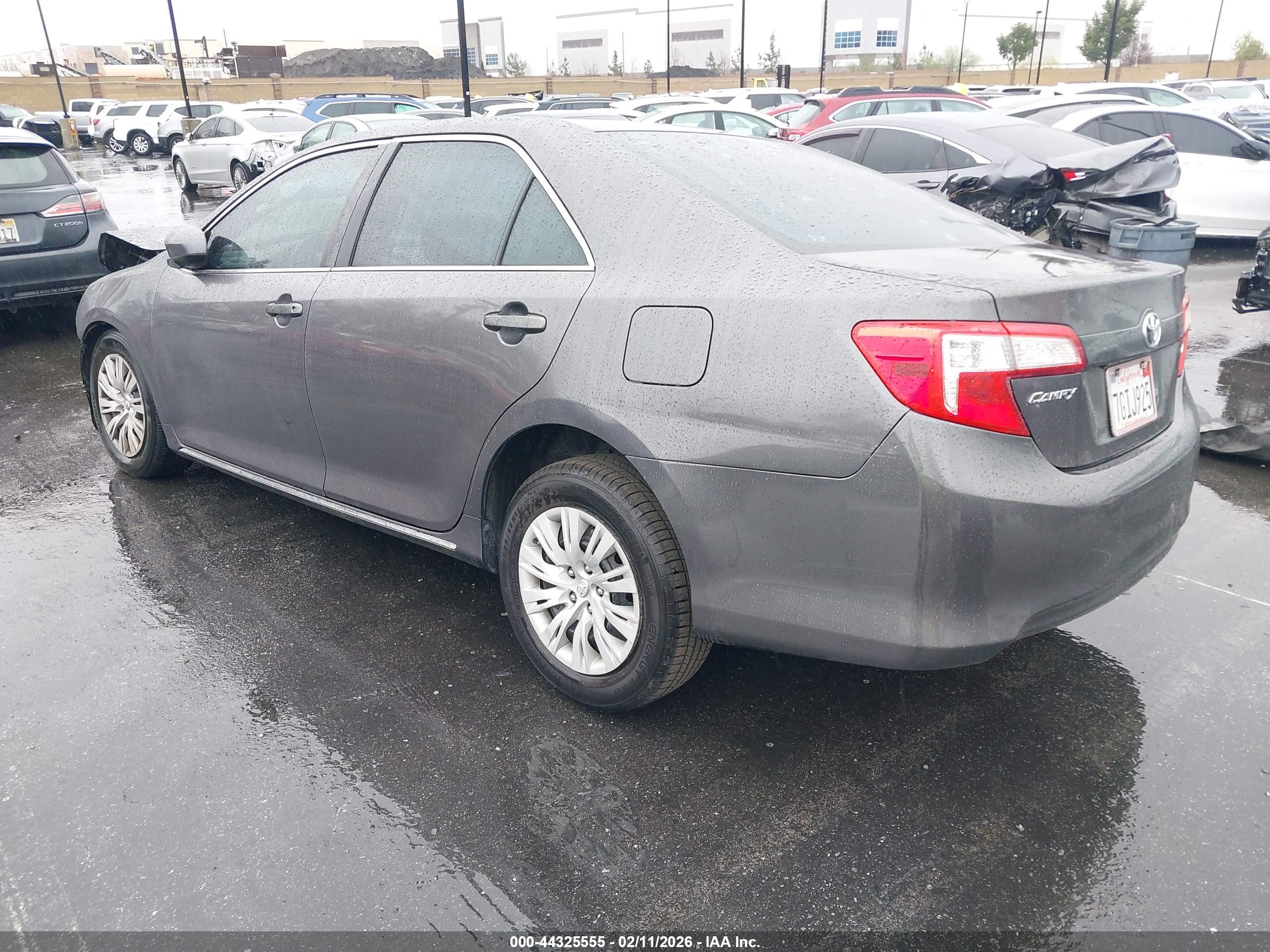 TOYOTA CAMRY image 3