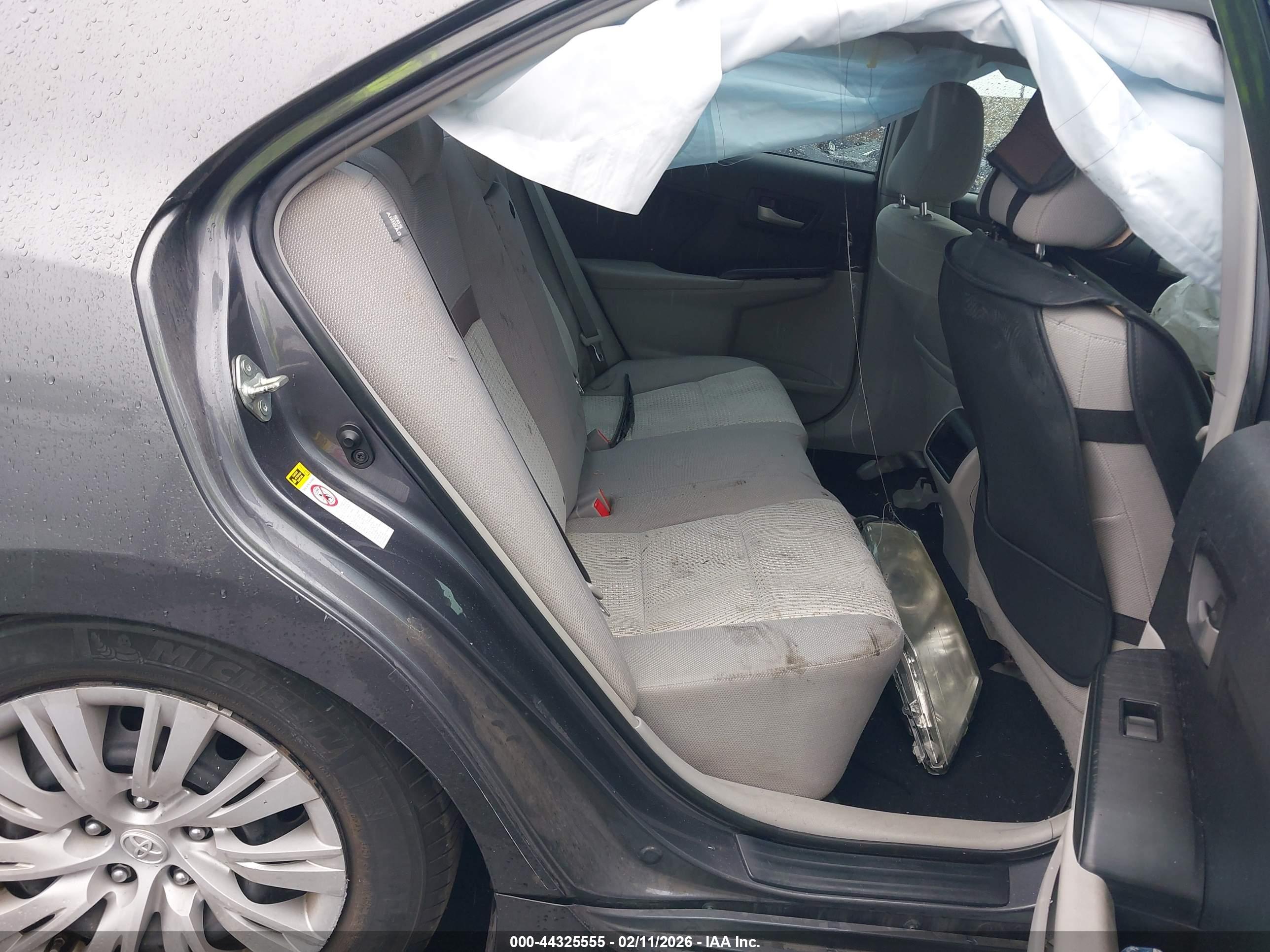 TOYOTA CAMRY image 8