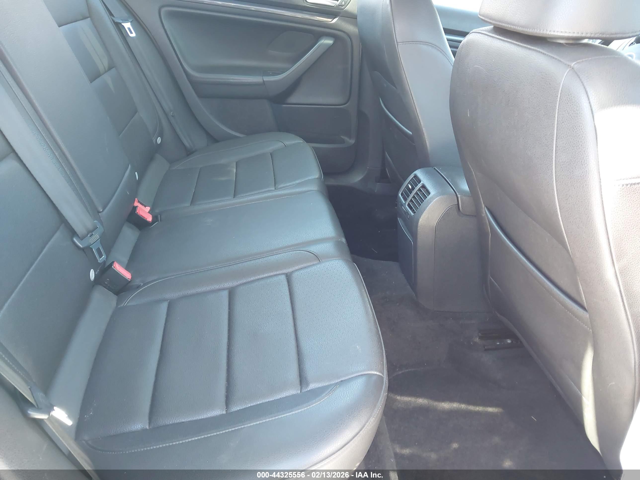 VOLKSWAGEN JETTA image 8