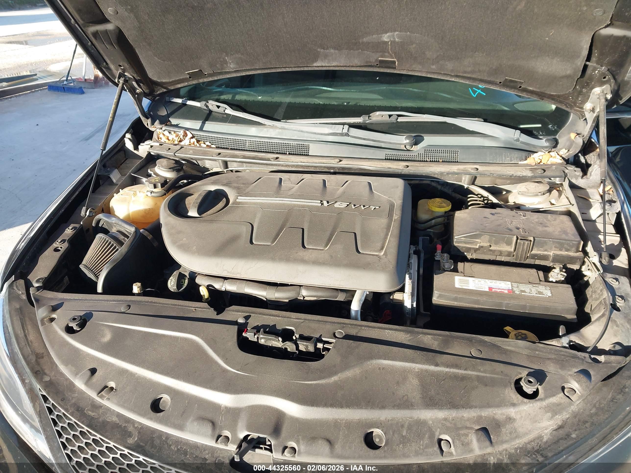 CHRYSLER 200 image 10