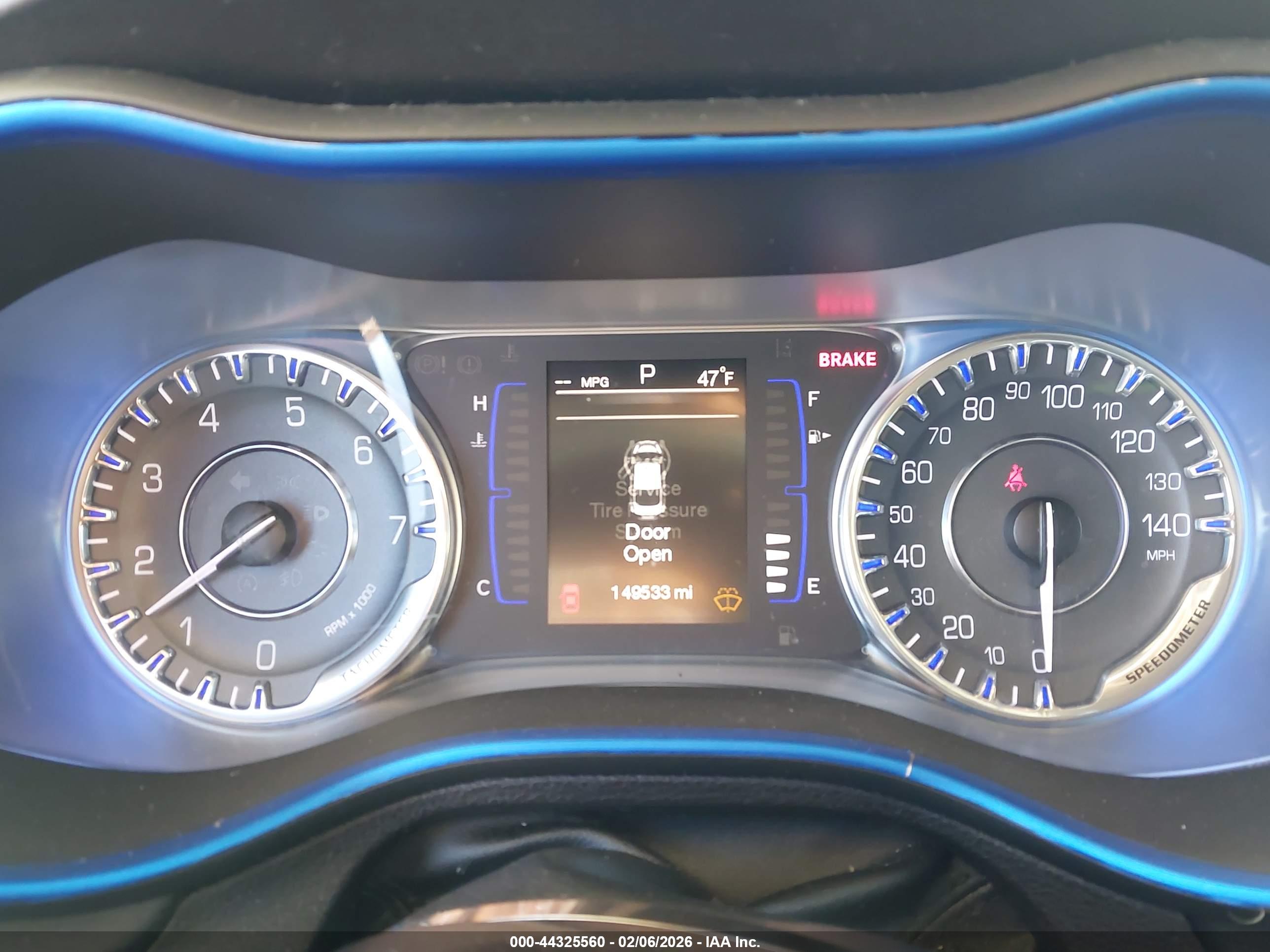 CHRYSLER 200 image 7