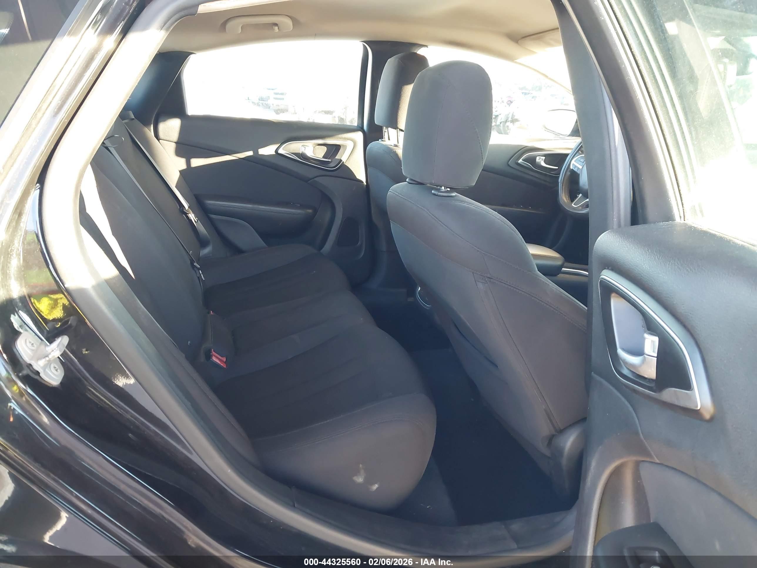 CHRYSLER 200 image 8