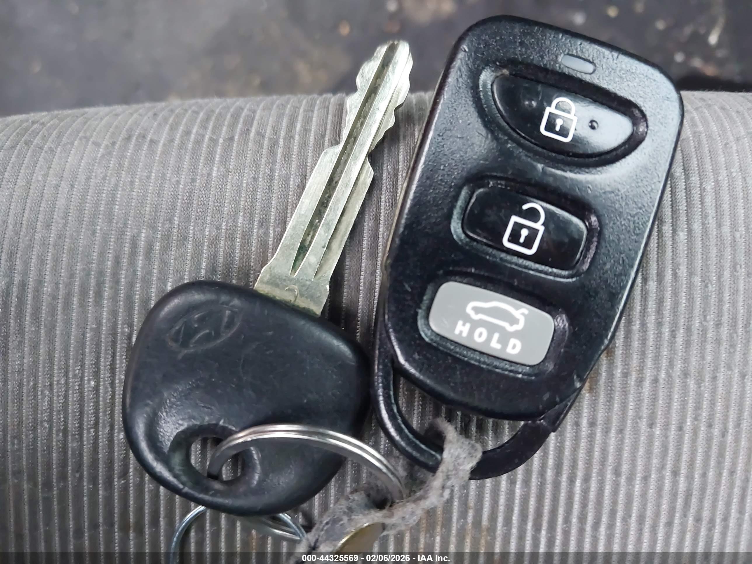 HYUNDAI ELANTRA image 11
