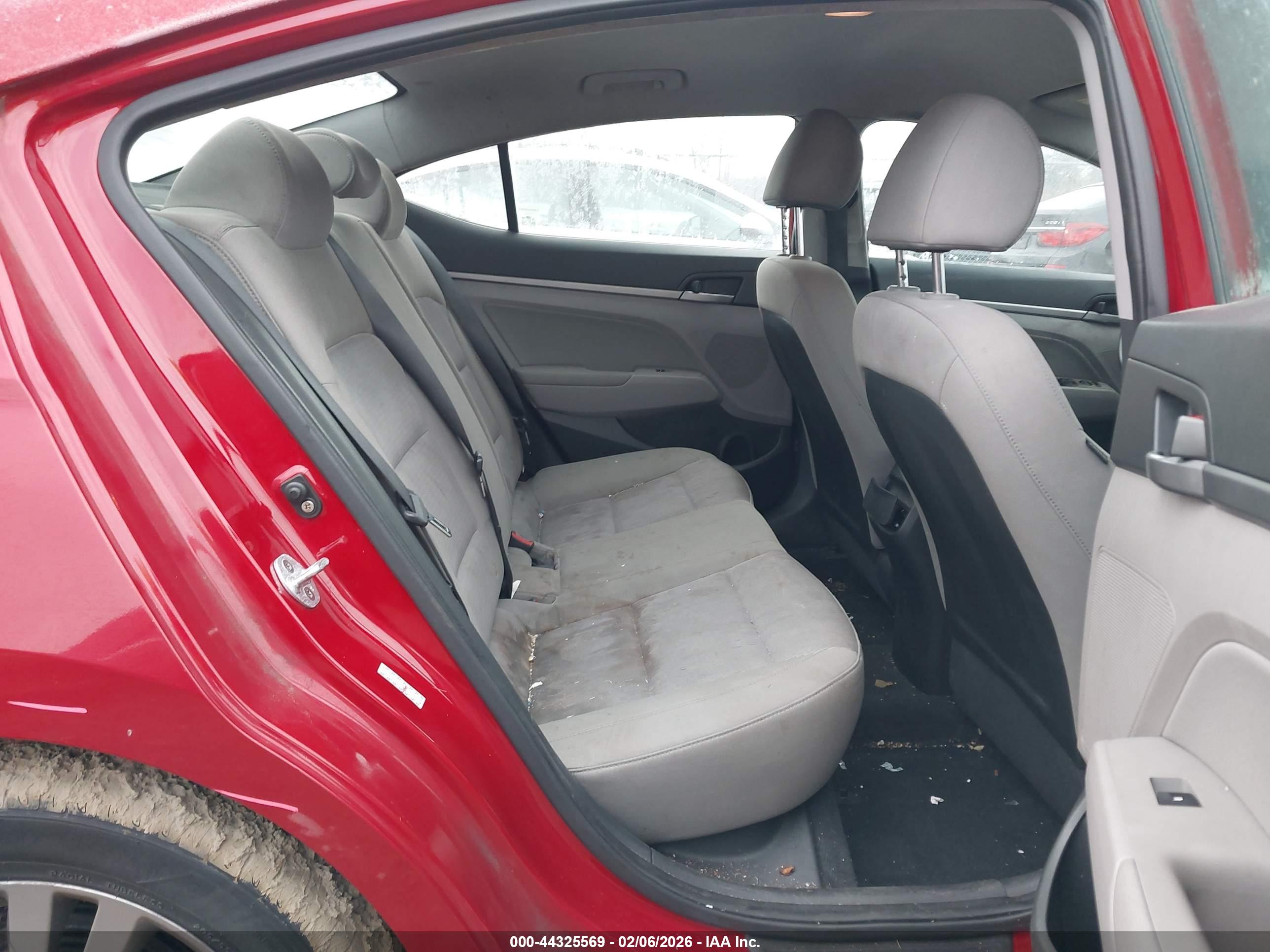 HYUNDAI ELANTRA image 8