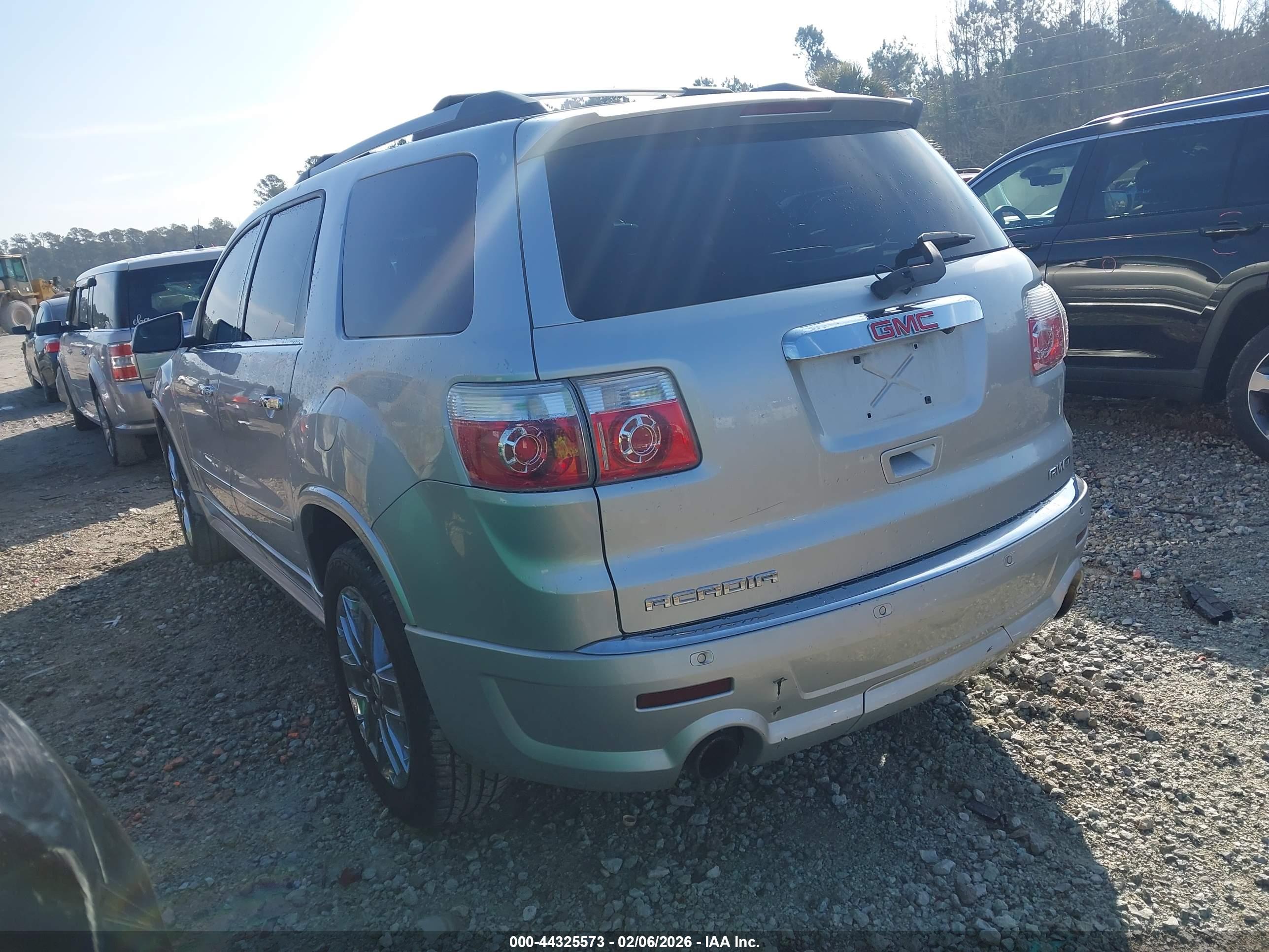 GMC ACADIA image 3