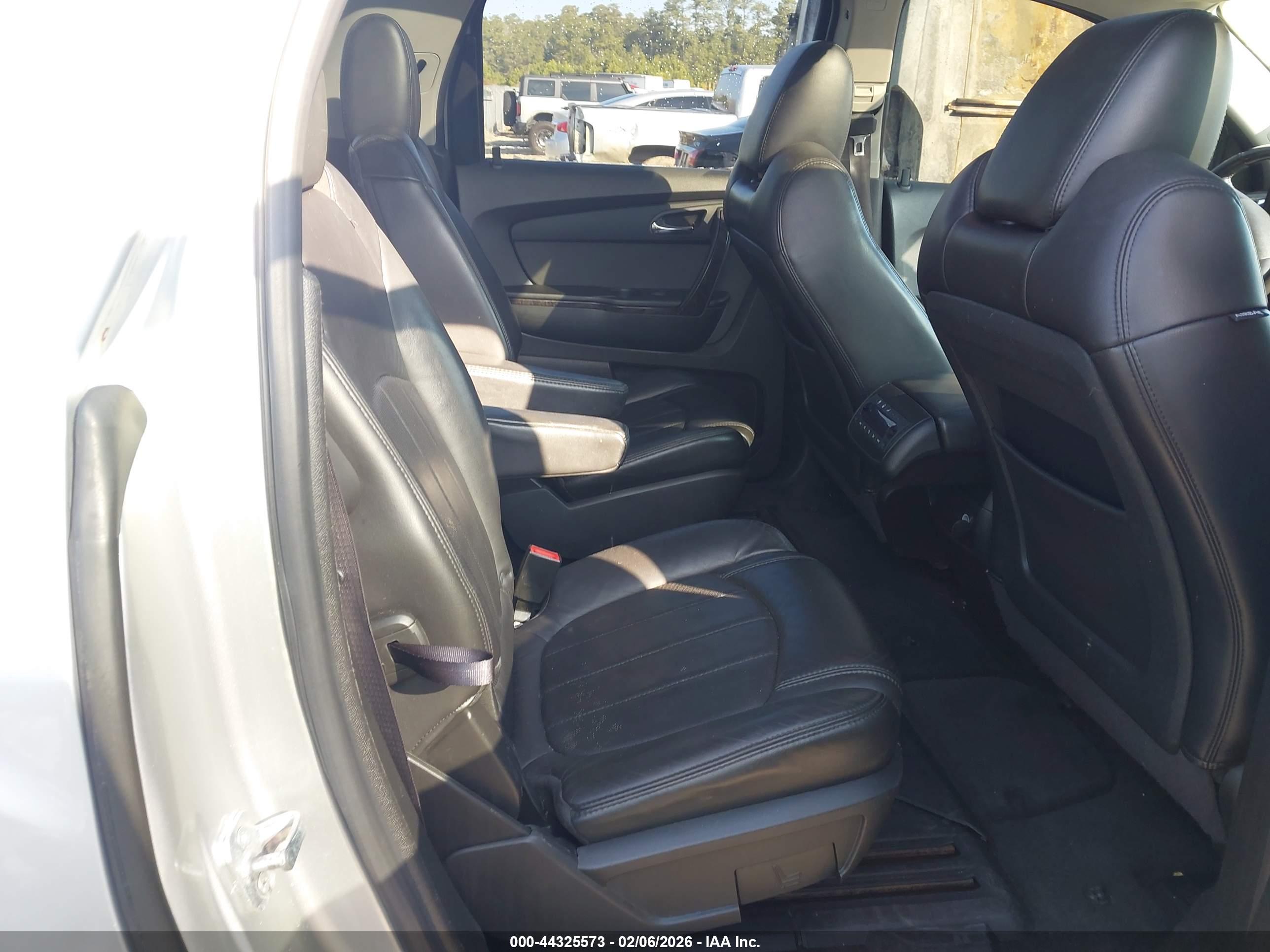 GMC ACADIA image 8