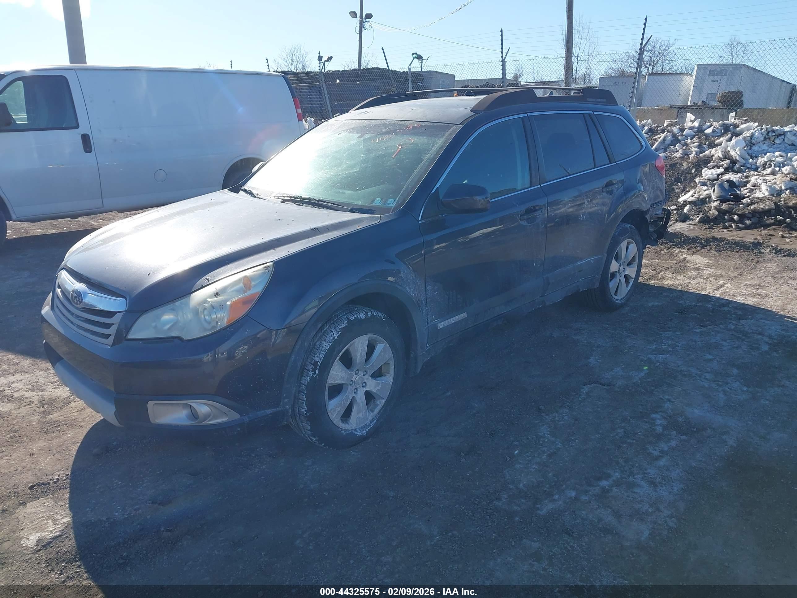 SUBARU OUTBACK image 2