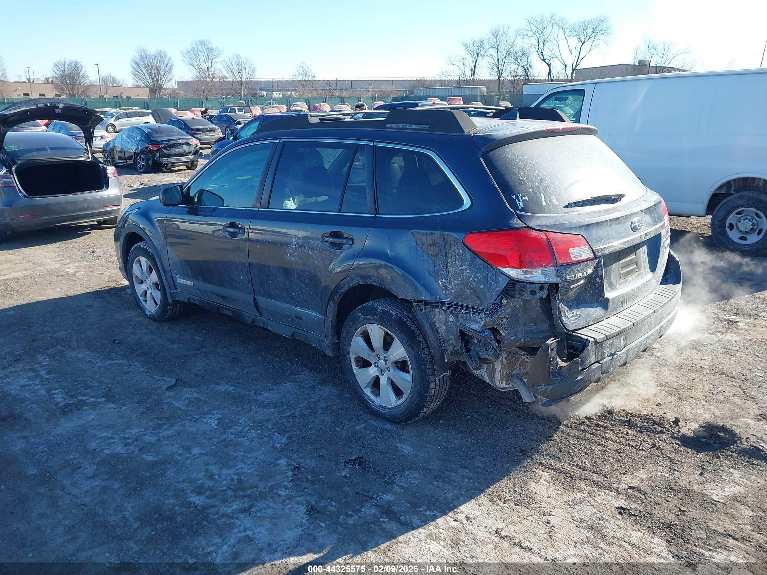SUBARU OUTBACK image 3