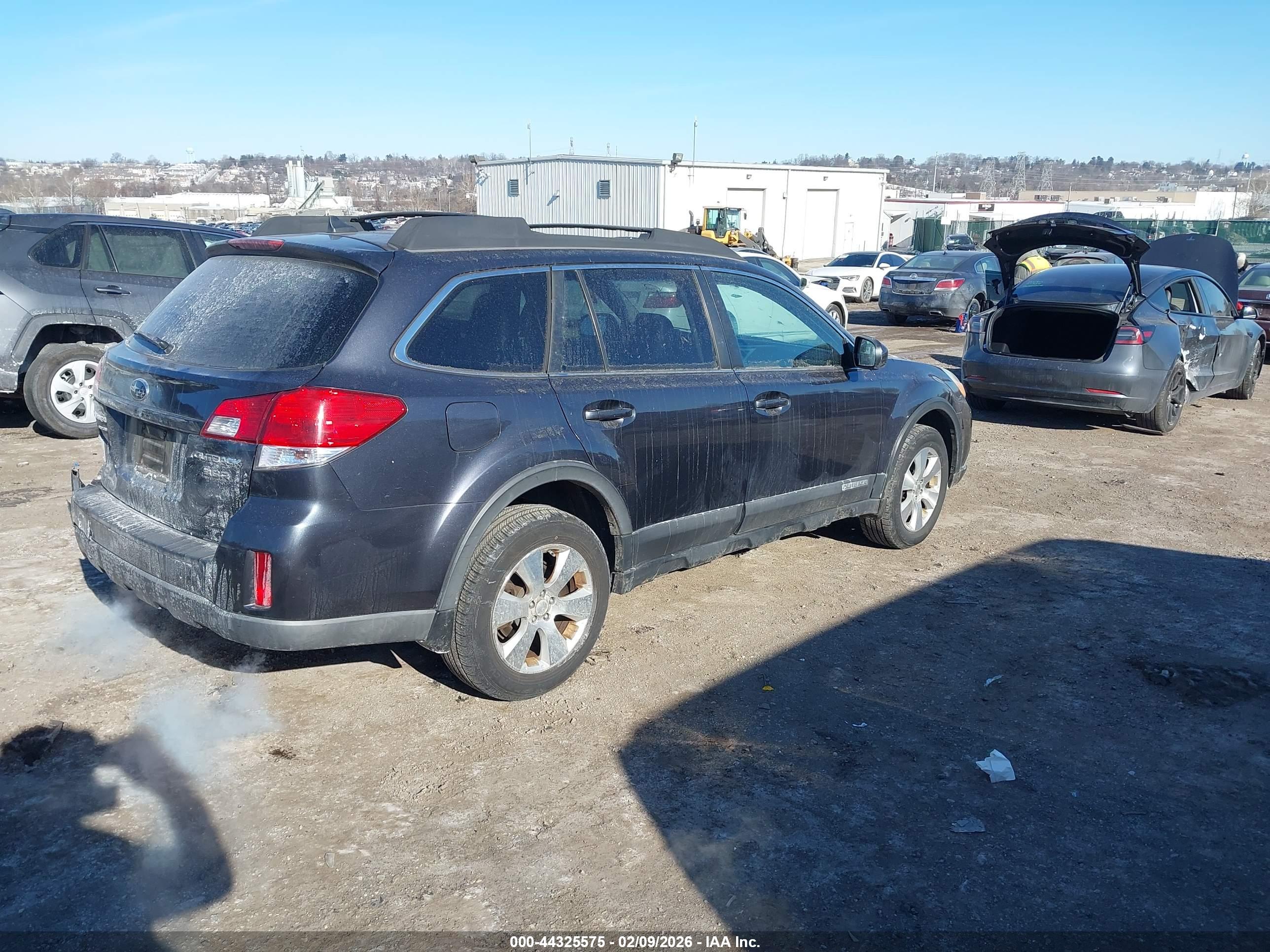SUBARU OUTBACK image 4