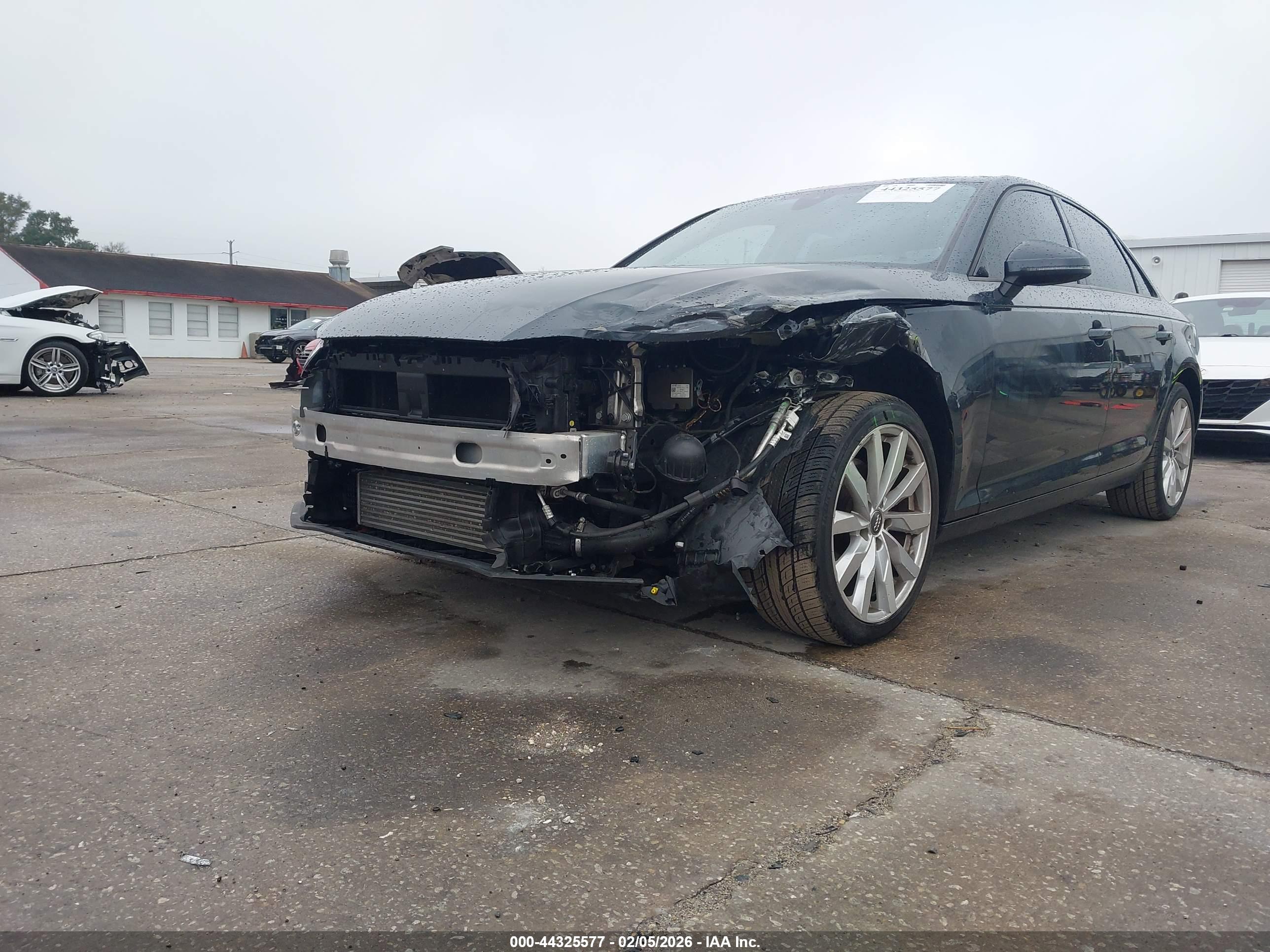 AUDI A4 image 2