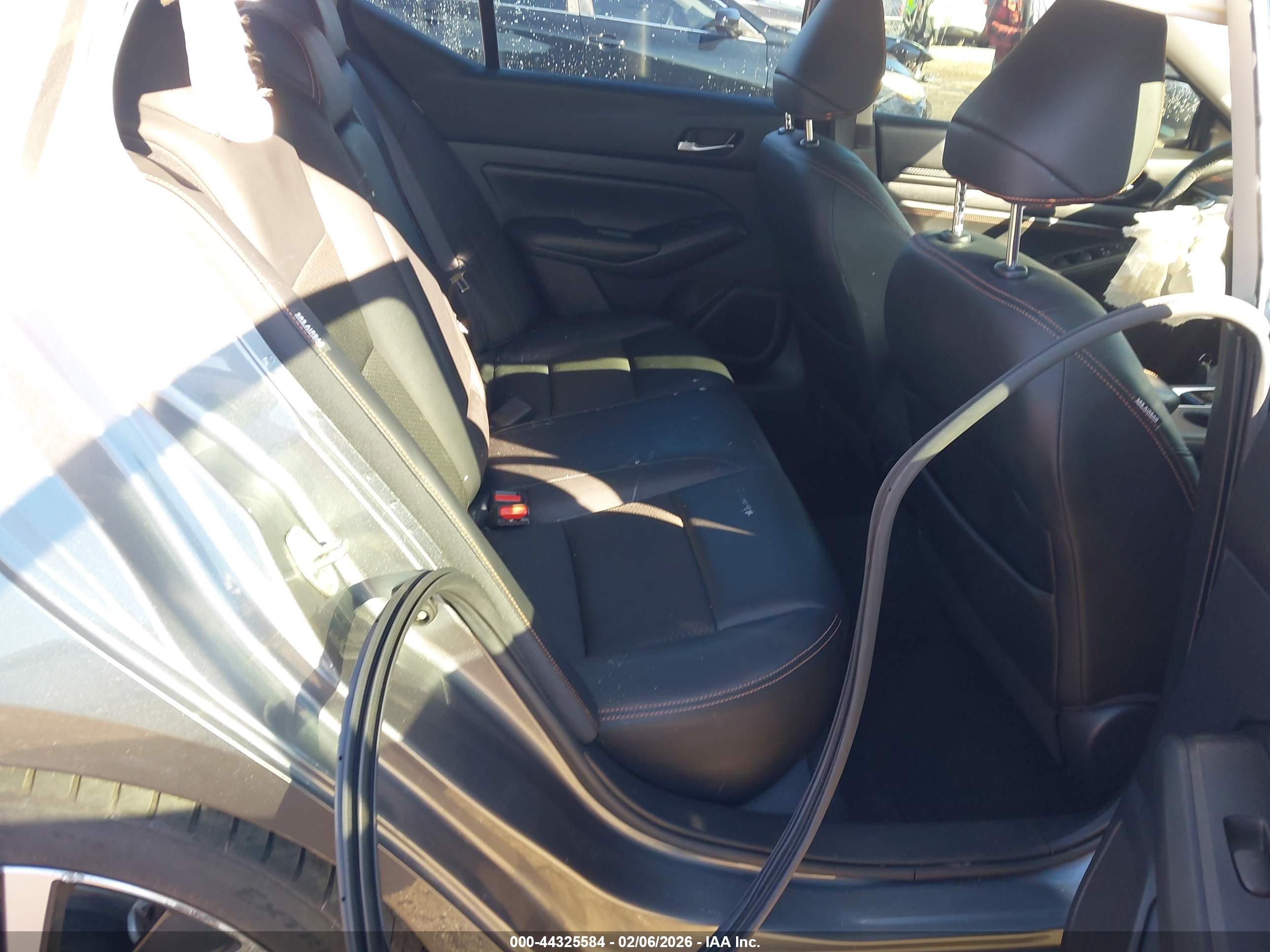 NISSAN ALTIMA image 8