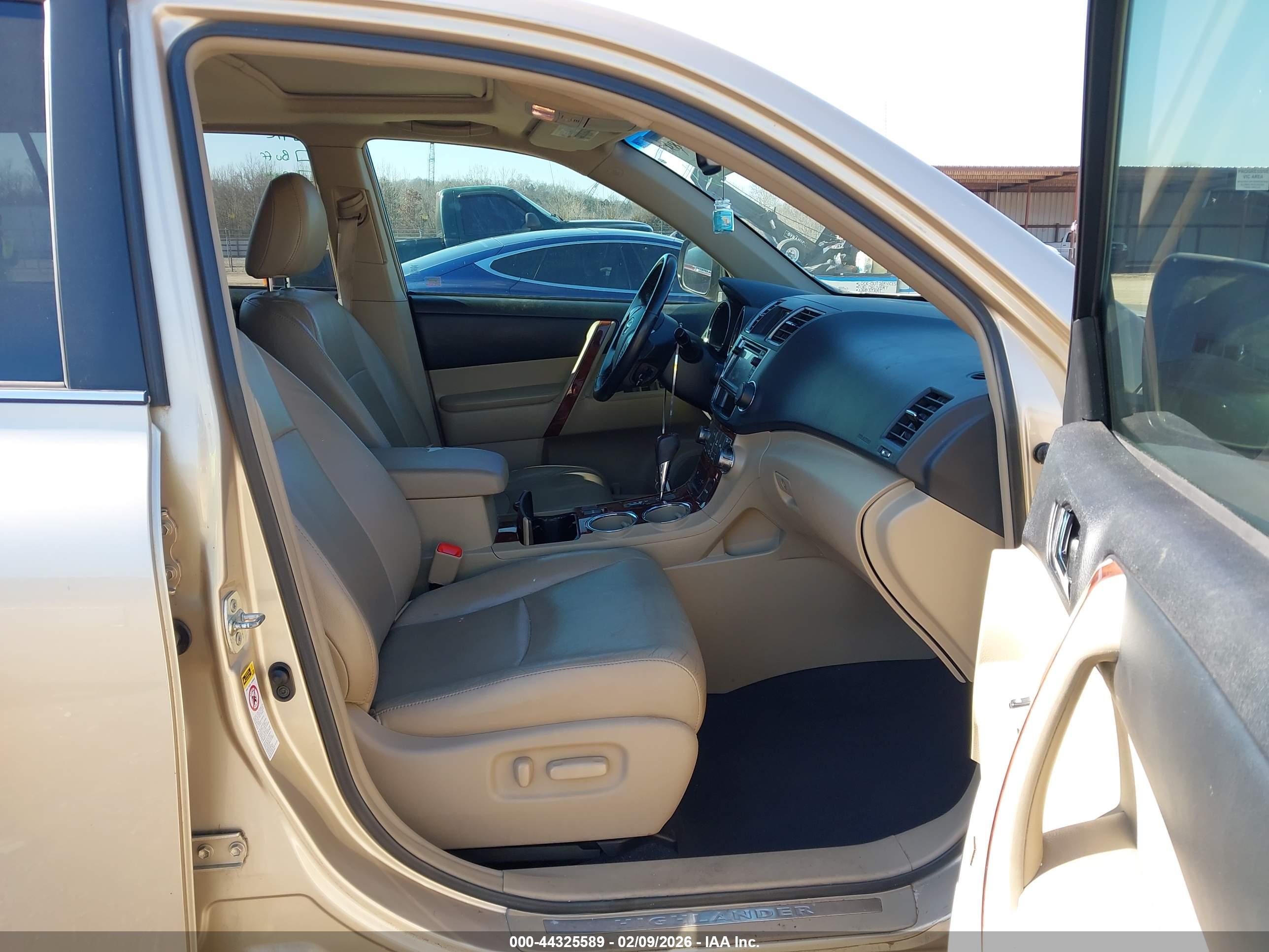 TOYOTA HIGHLANDER image 5