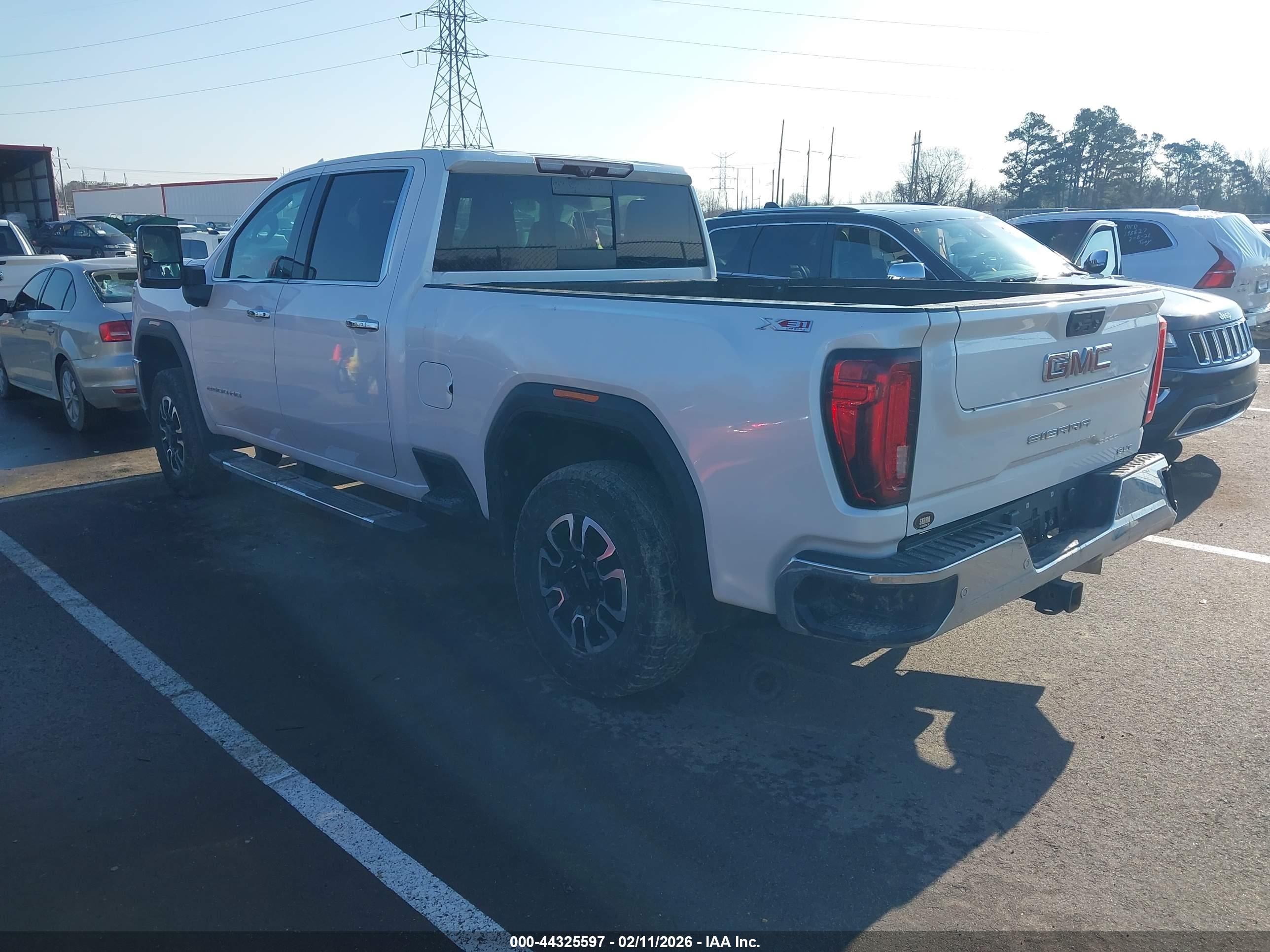 GMC SIERRA image 3
