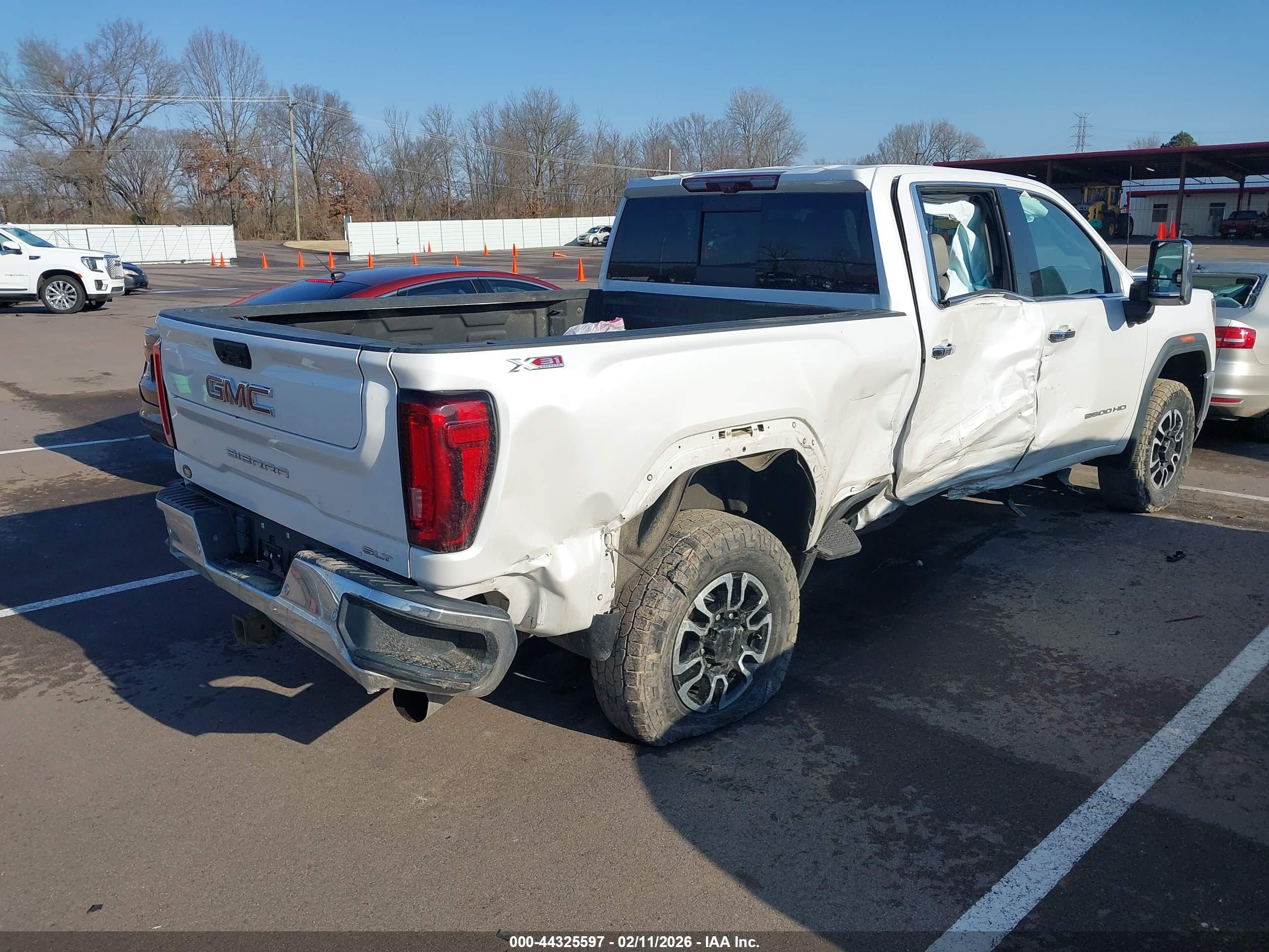 GMC SIERRA image 4