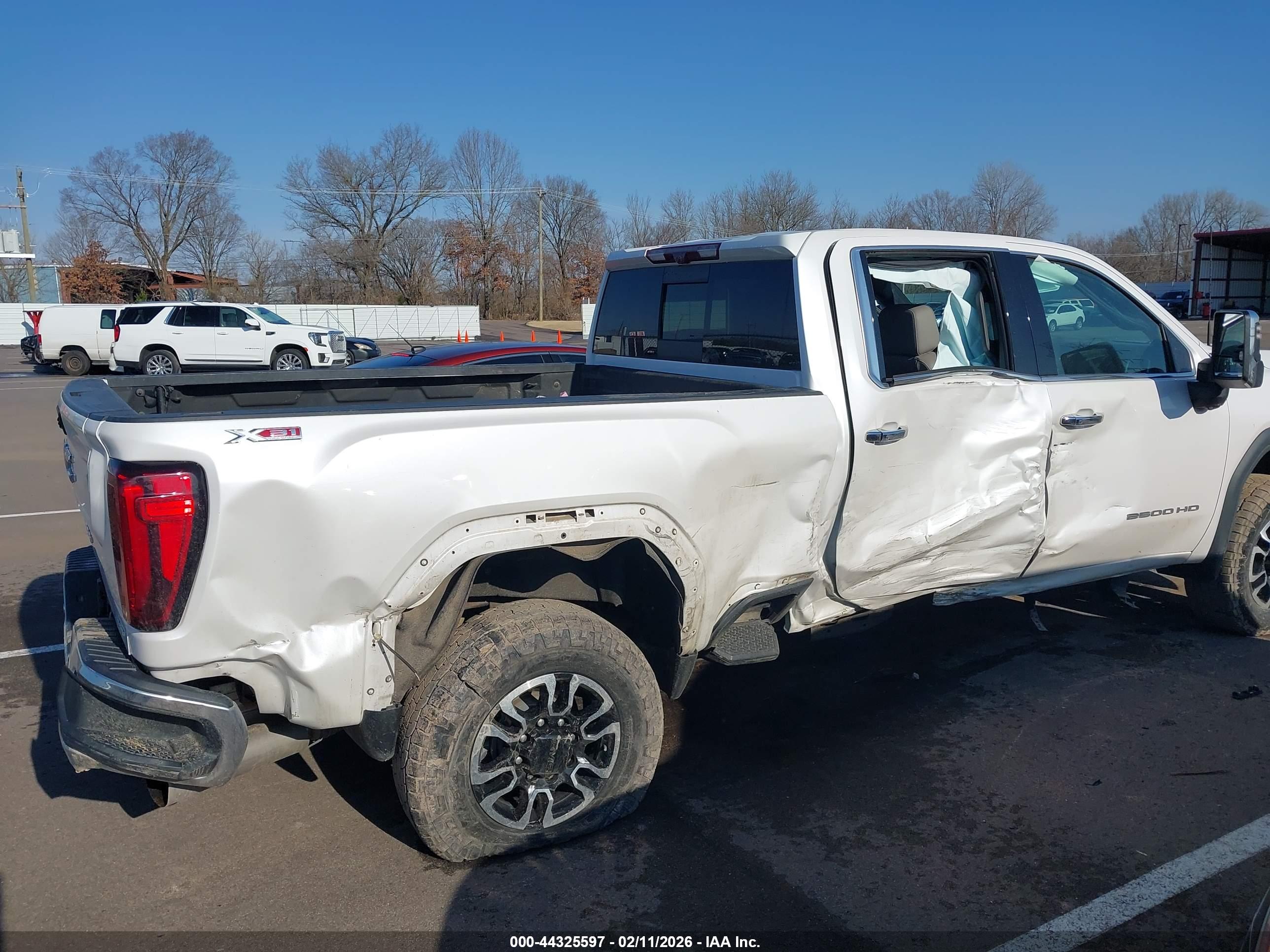 GMC SIERRA image 6