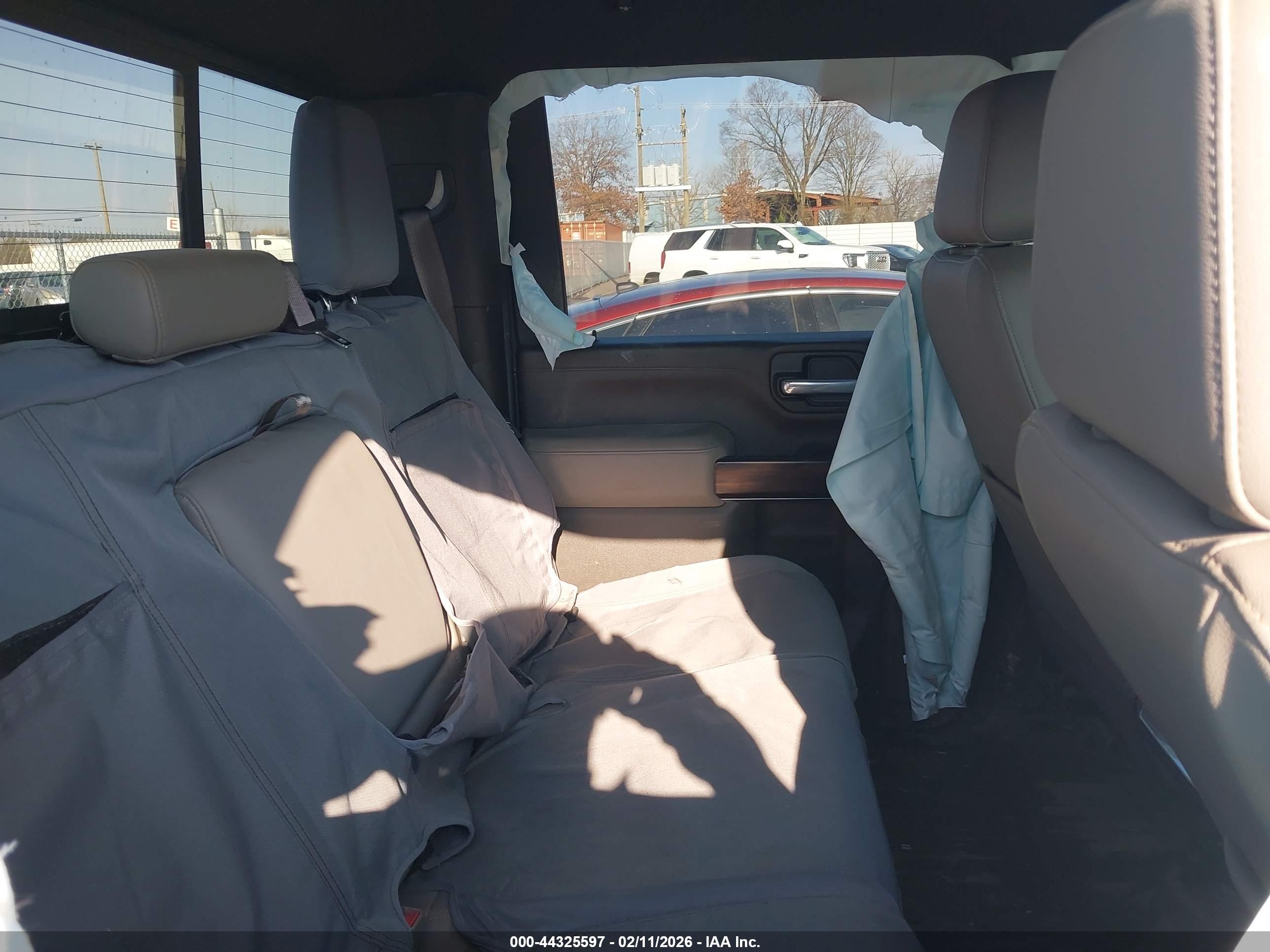 GMC SIERRA image 8