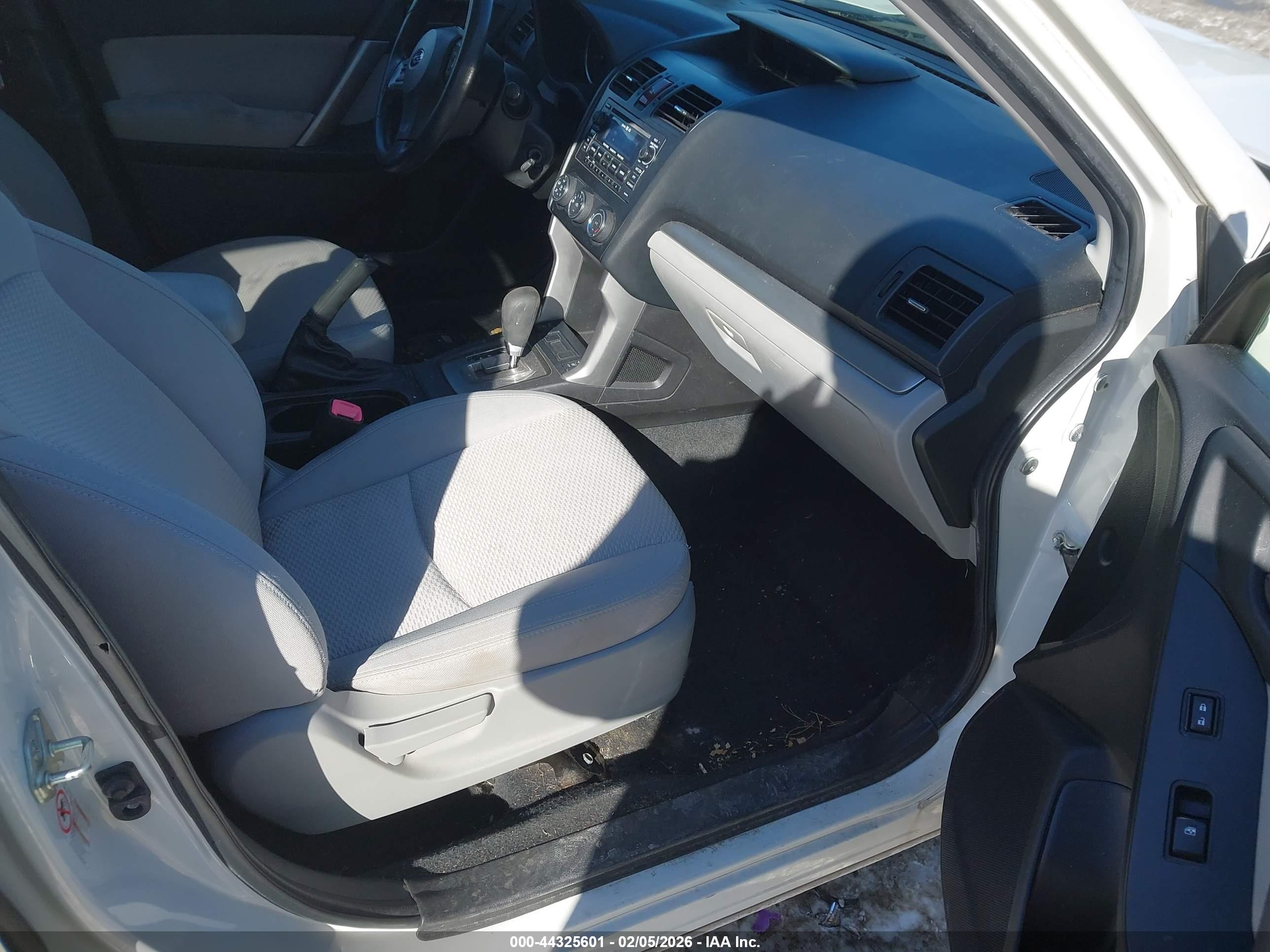 SUBARU FORESTER image 5