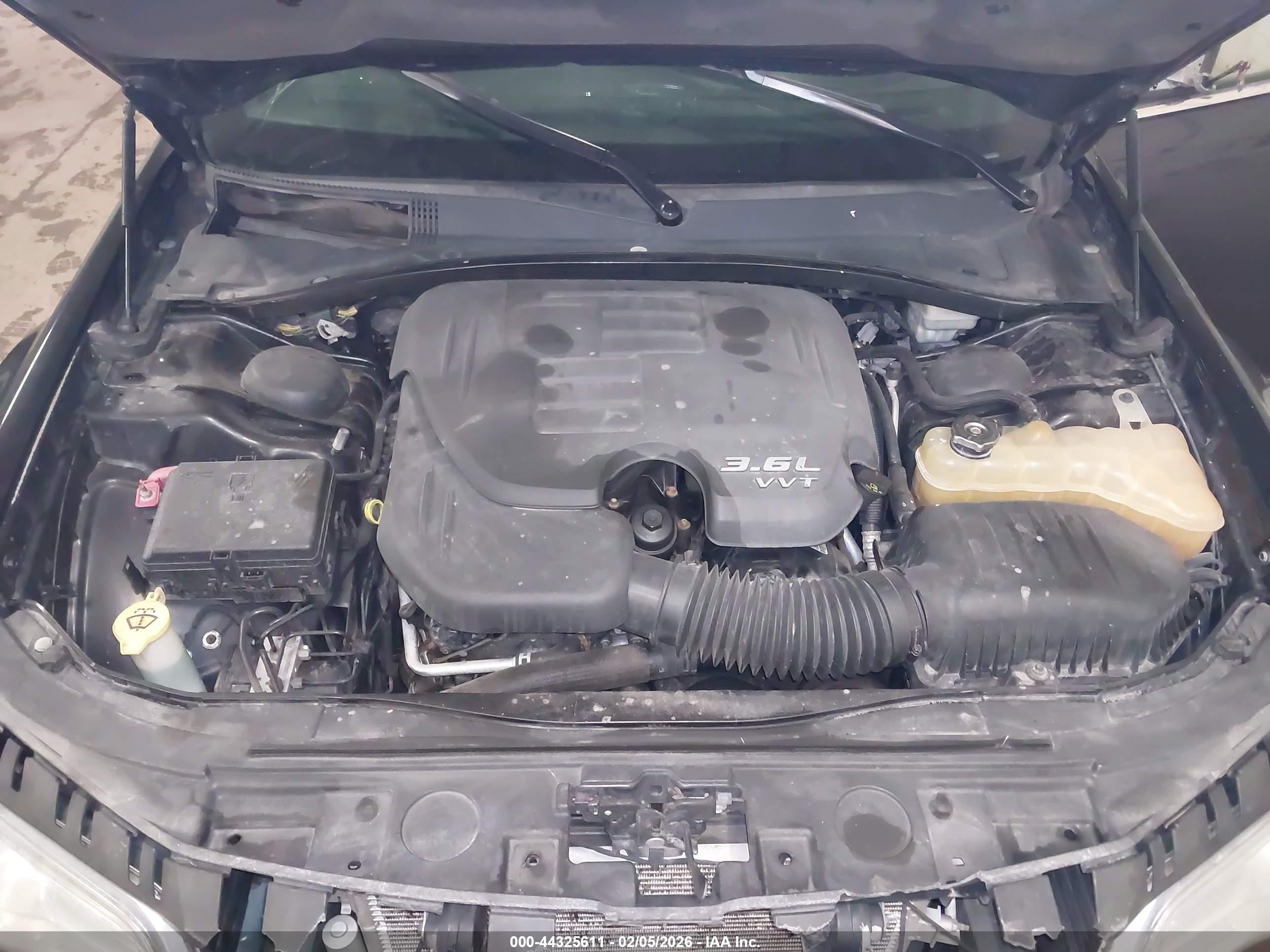 CHRYSLER 300 image 10