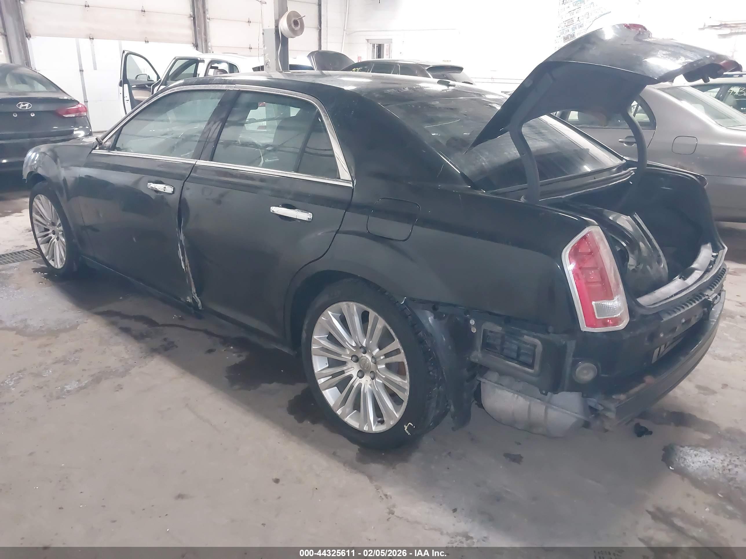 CHRYSLER 300 image 3