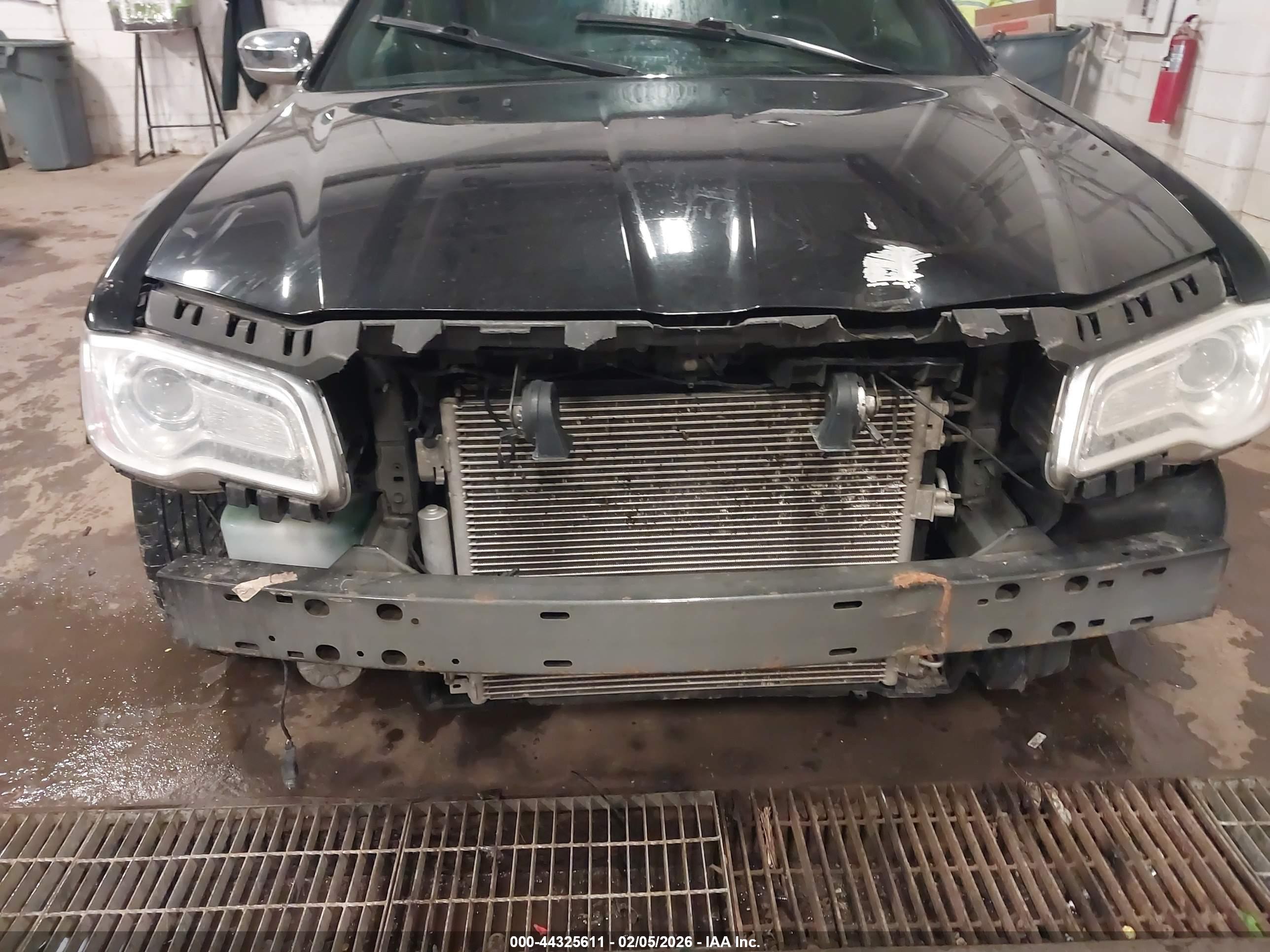 CHRYSLER 300 image 6