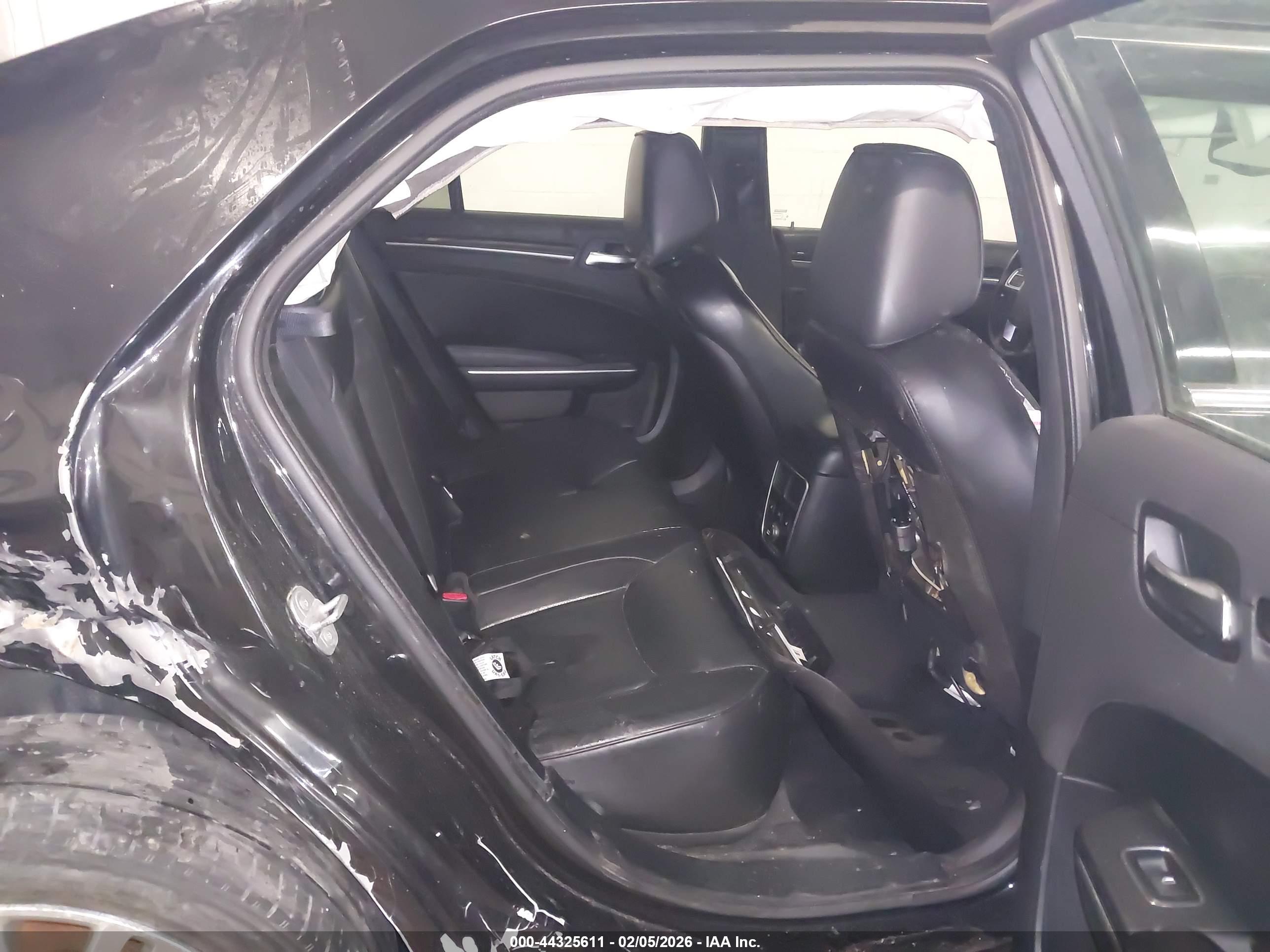 CHRYSLER 300 image 8