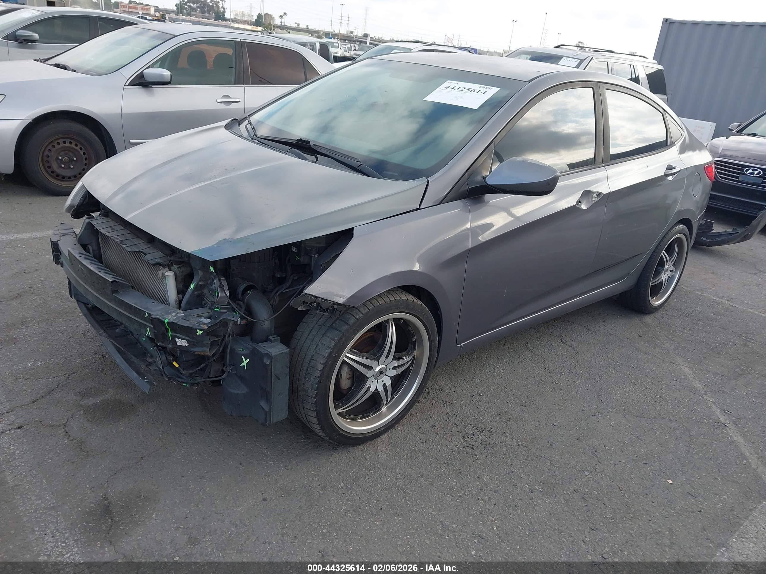 HYUNDAI ACCENT image 2
