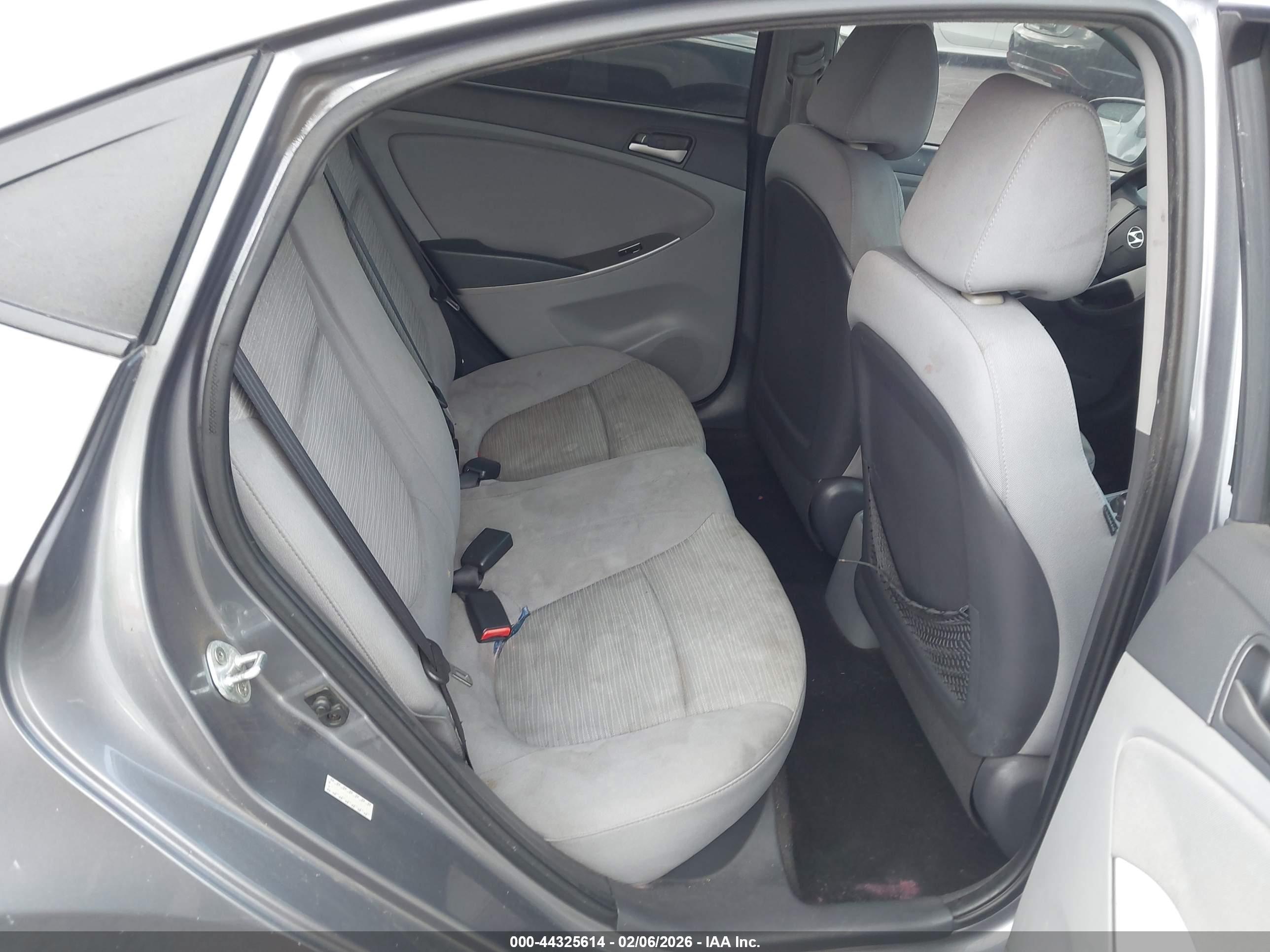 HYUNDAI ACCENT image 8
