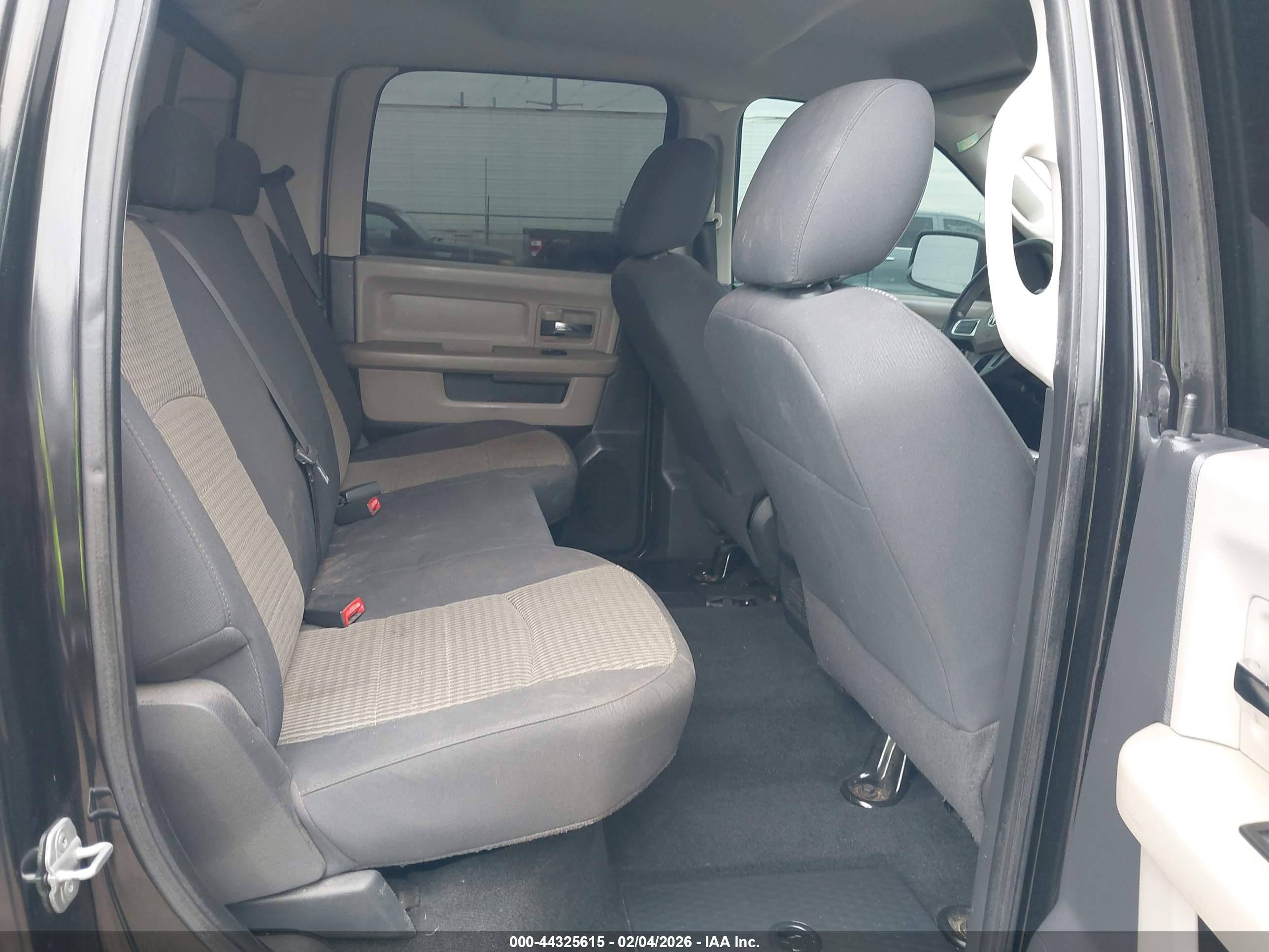 DODGE RAM image 8