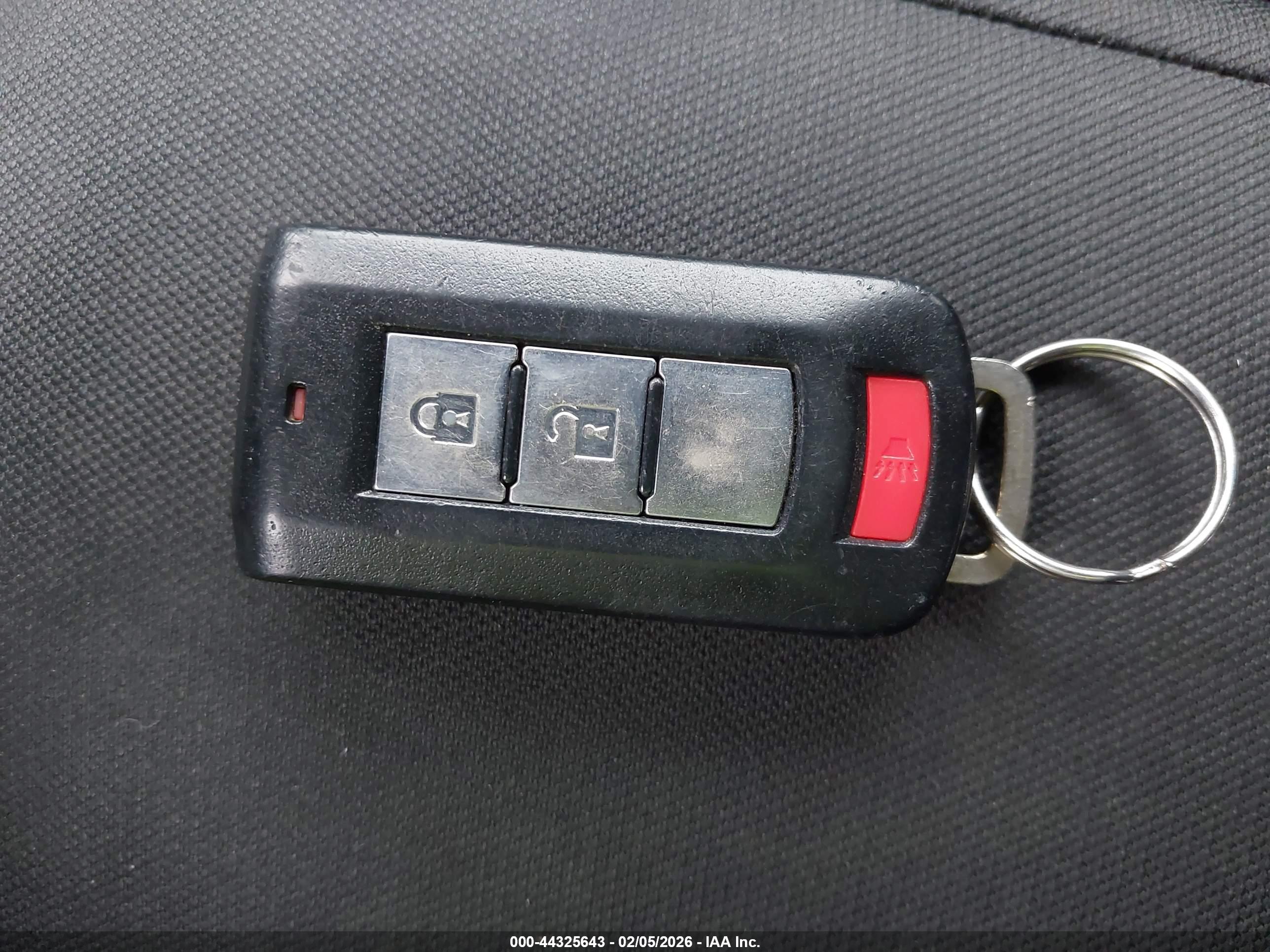 MITSUBISHI OUTLANDER image 11