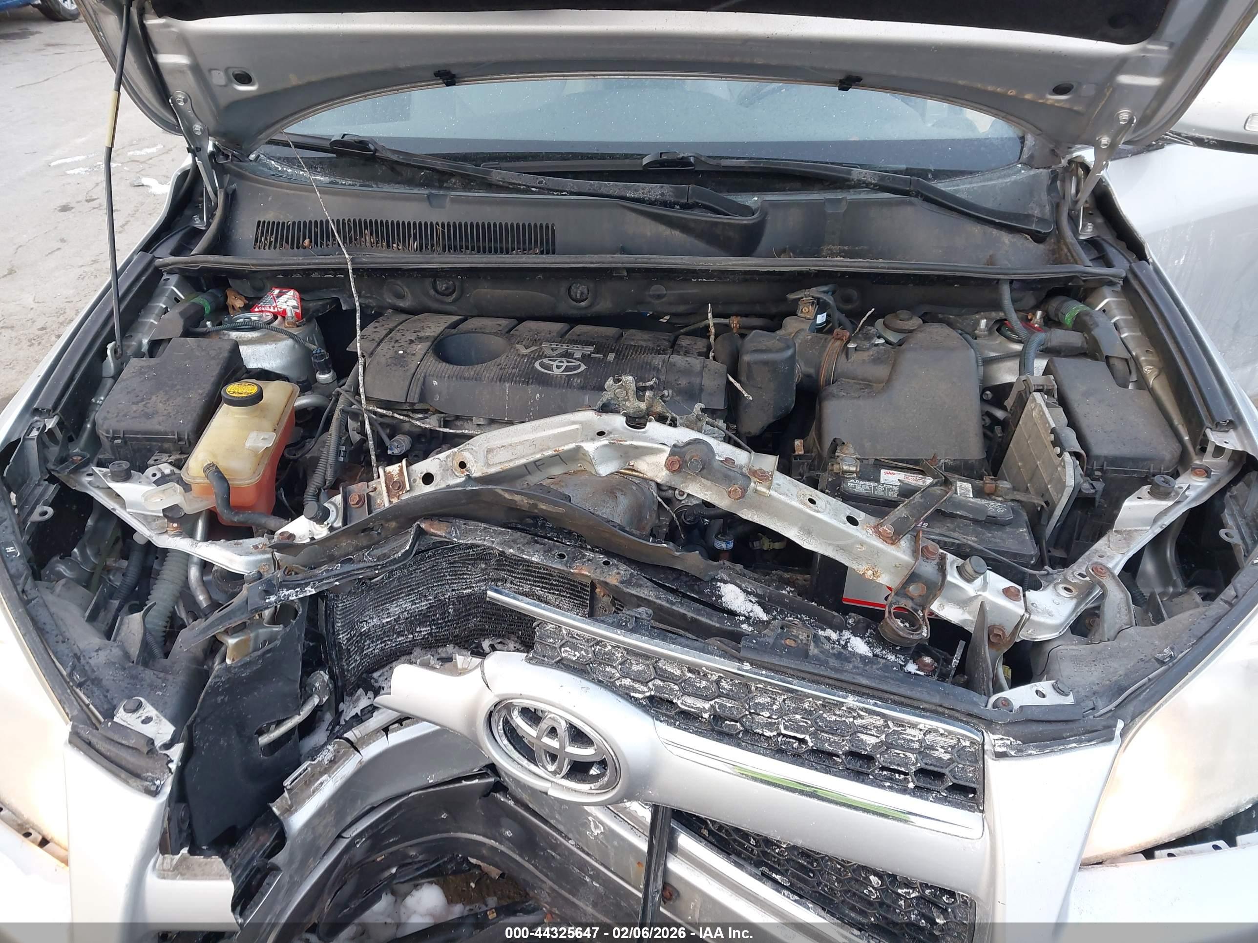 TOYOTA RAV4 image 10