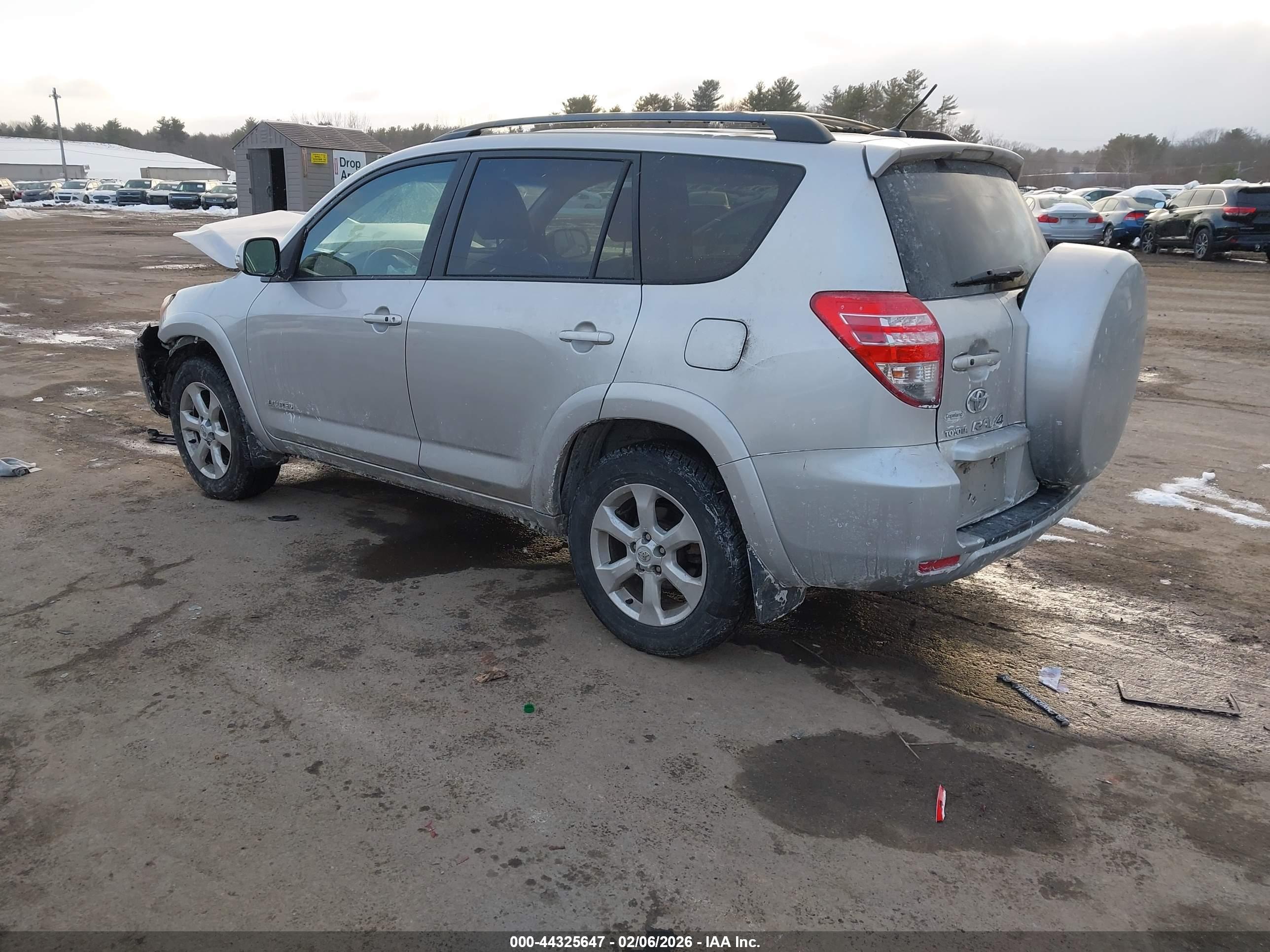 TOYOTA RAV4 image 3