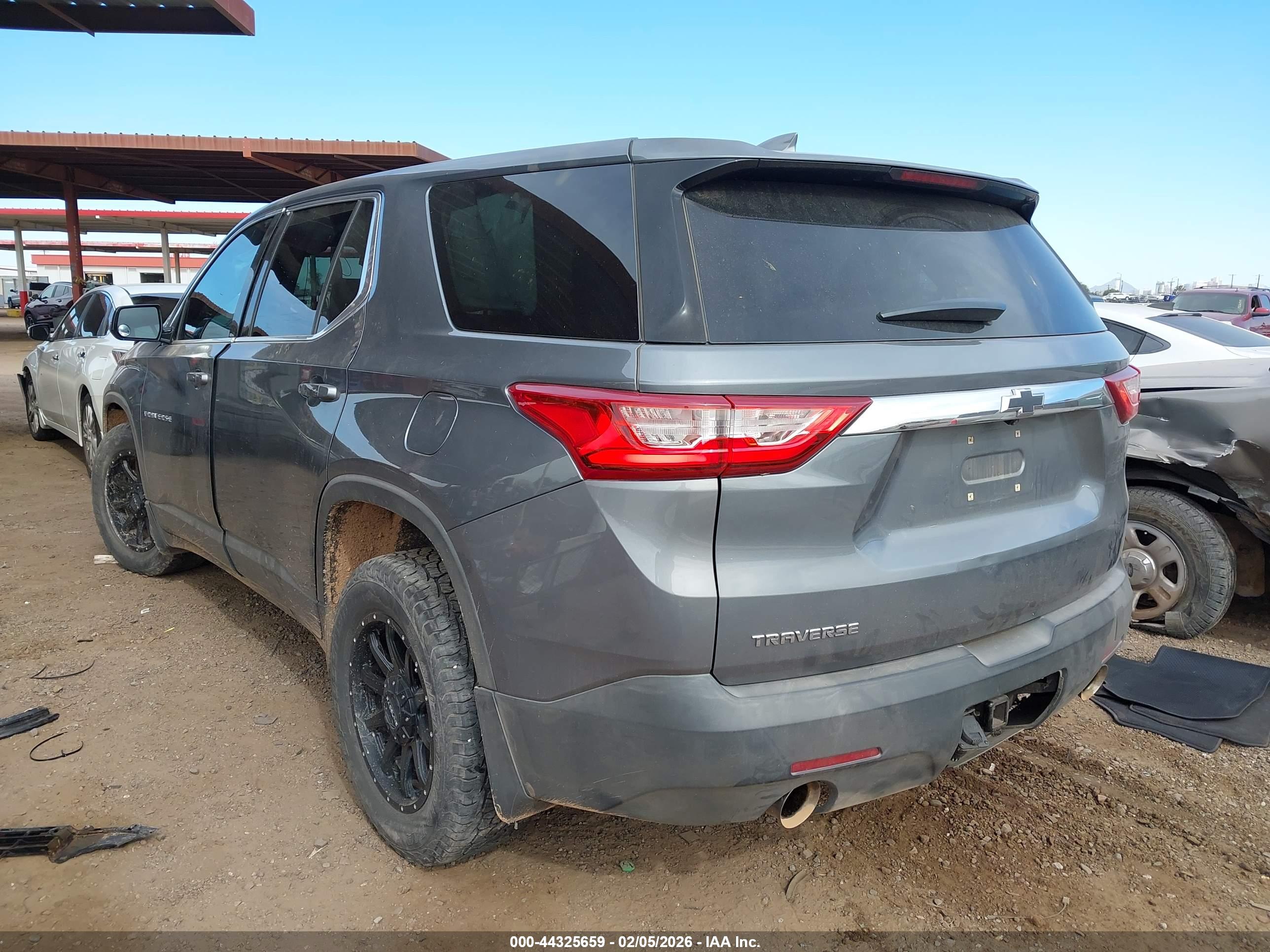 CHEVROLET TRAVERSE image 3