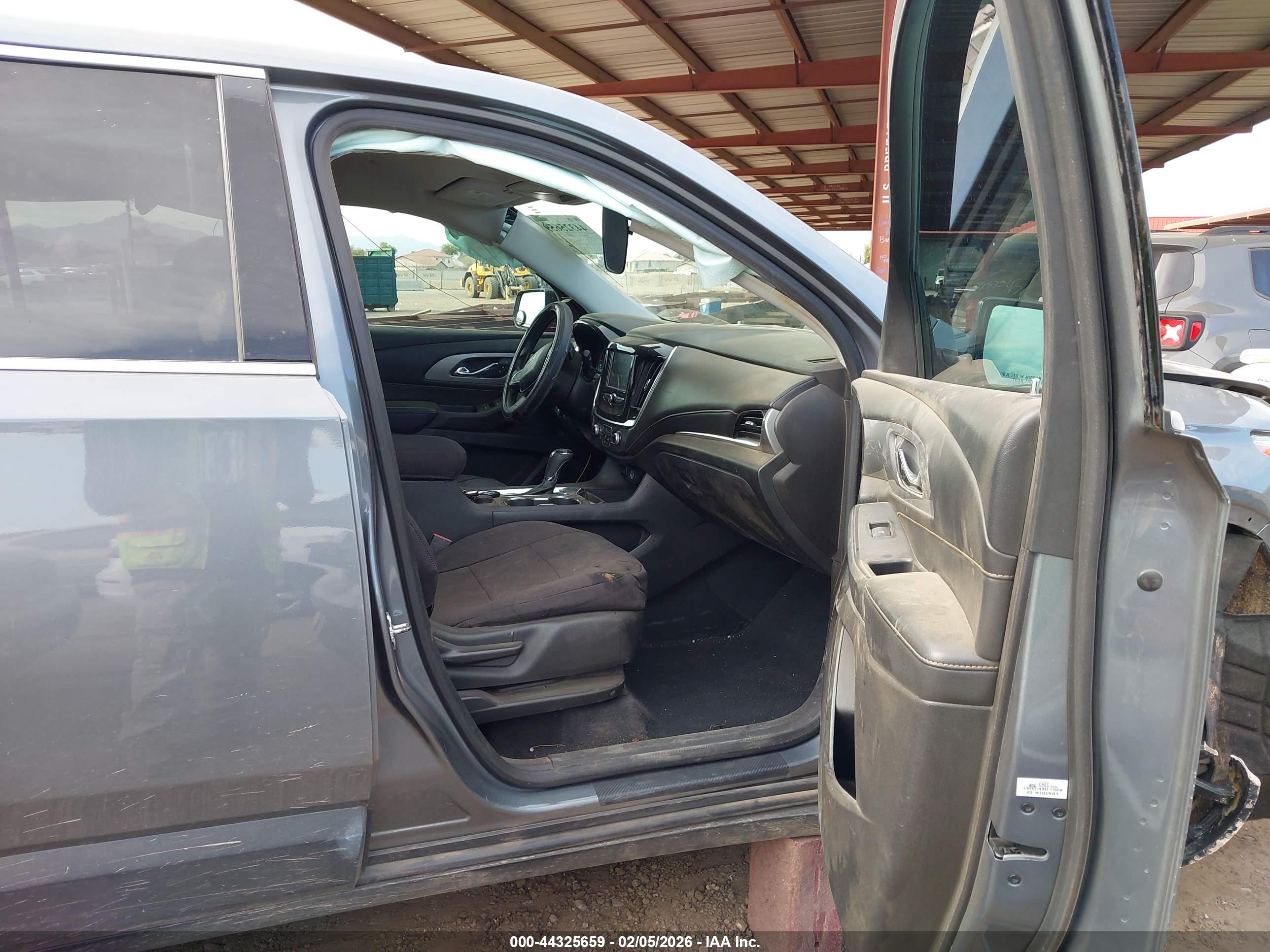 CHEVROLET TRAVERSE image 5